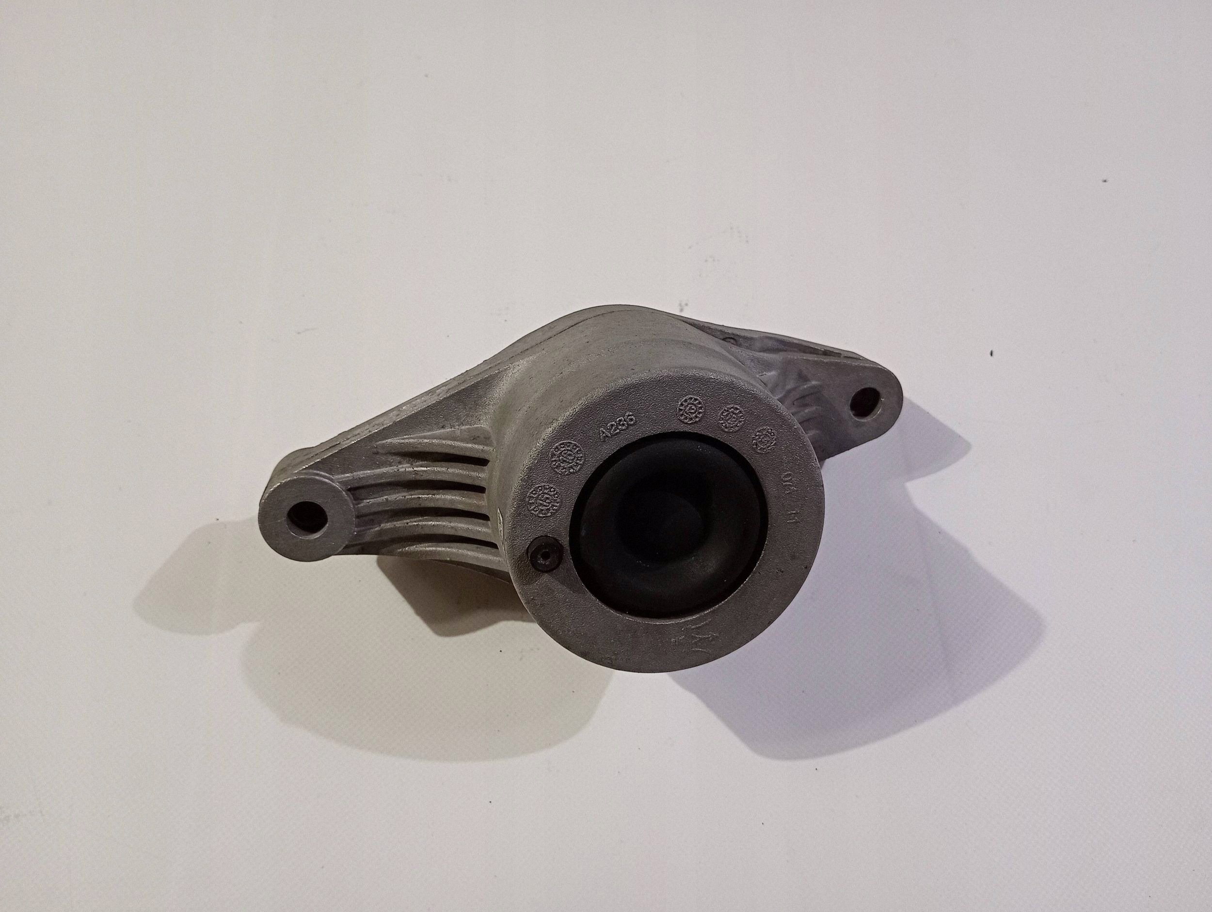 Support Airbag Support plaque Moteur Droit Maserati Levante 2017