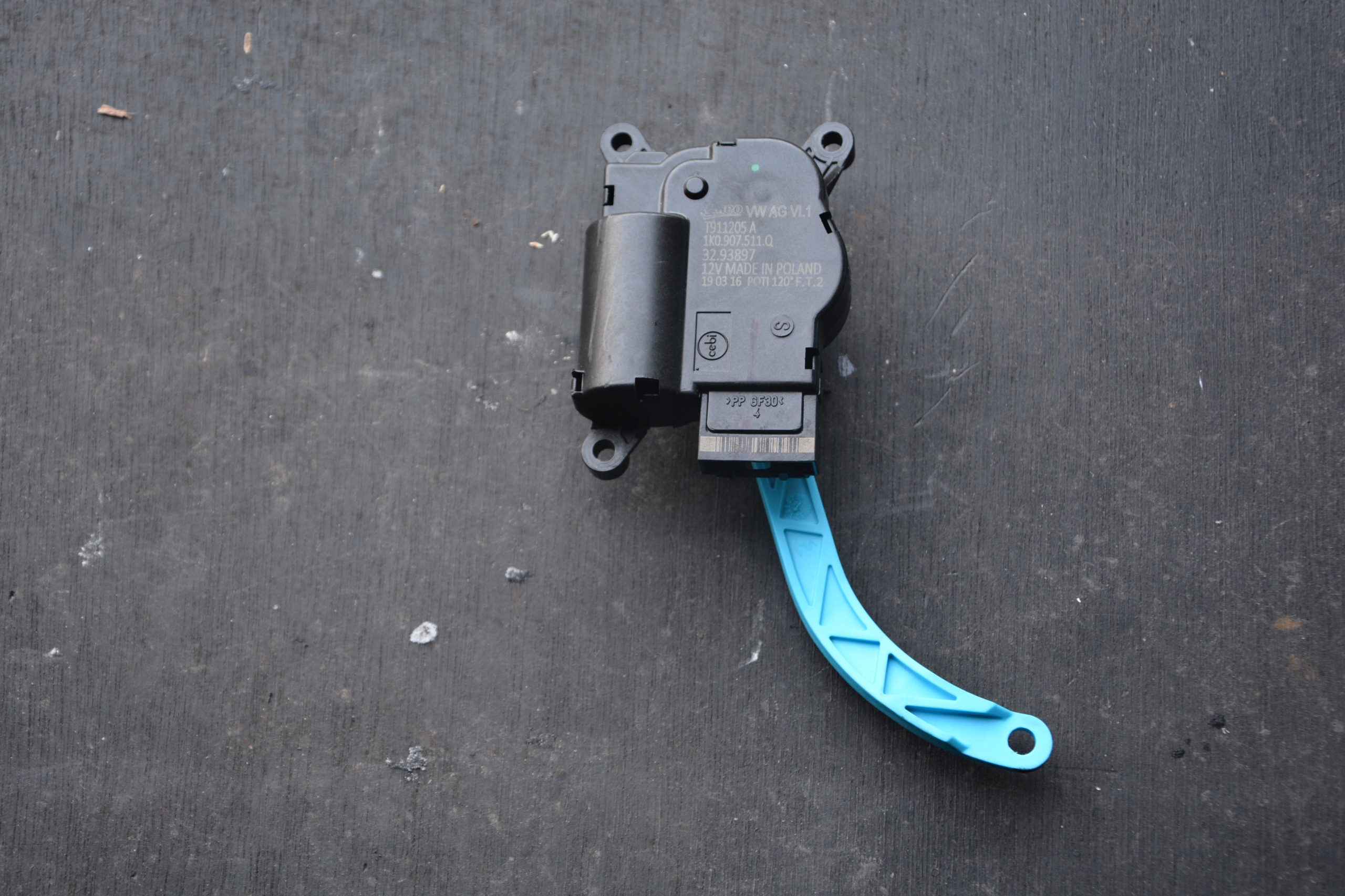 SILNICZEK NAGRZEWNICY VW JETTA 5C6 1K0907511Q