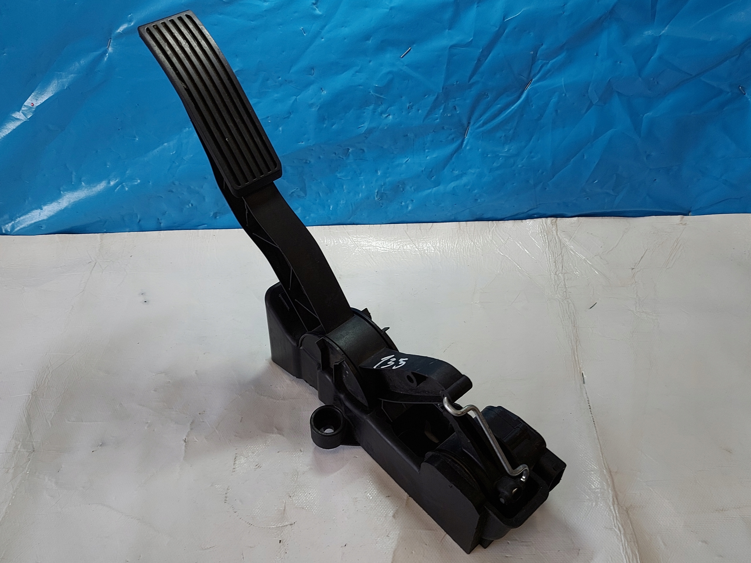 accelerator pedal MERCEDES W169 A1693000304