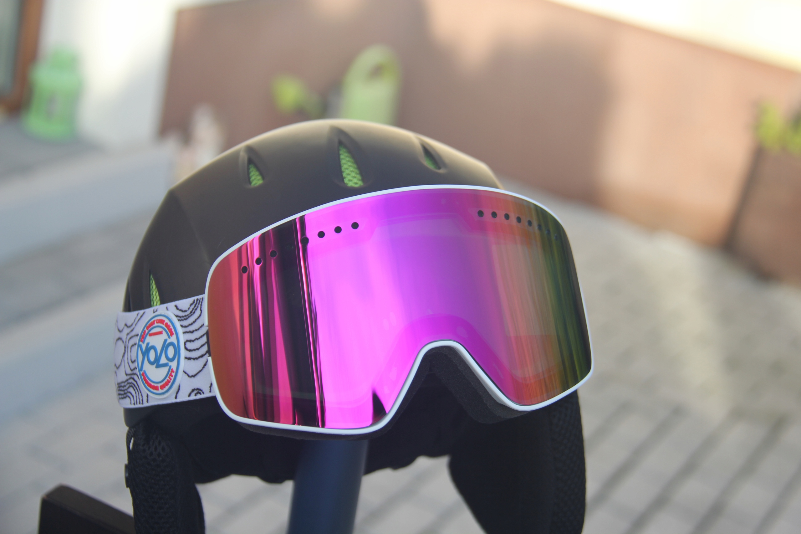 GOGLE NARCIARSKIE POLARYZACYJNE YOLO ZESTAW 2 SZYBY RÓŻOWE SEZON 2024/2025 Waga produktu z opakowaniem jednostkowym 0.35 kg