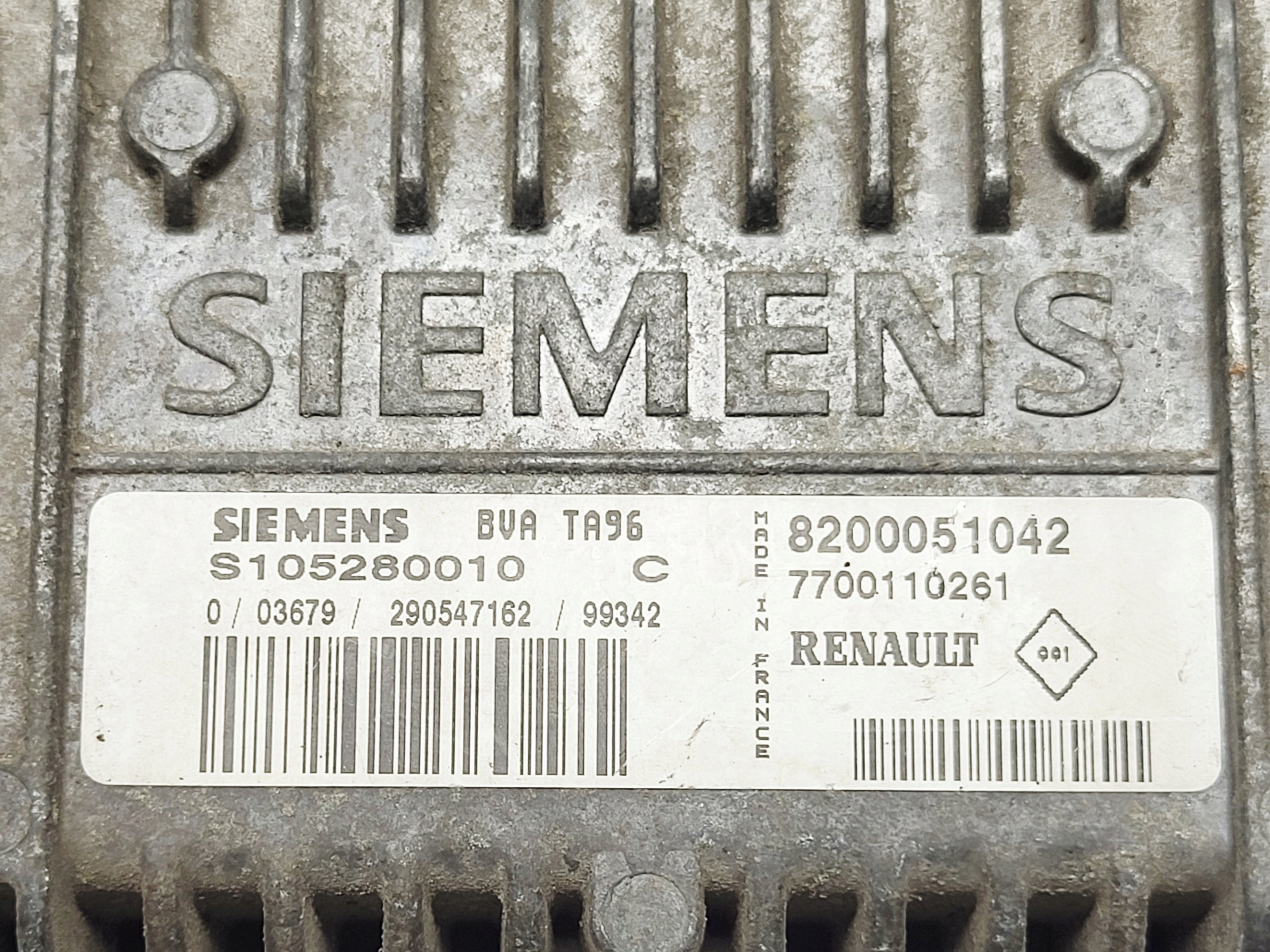 computer control unit of the engine RENAULT CLIO II 1.4B S105280010C 8200051042