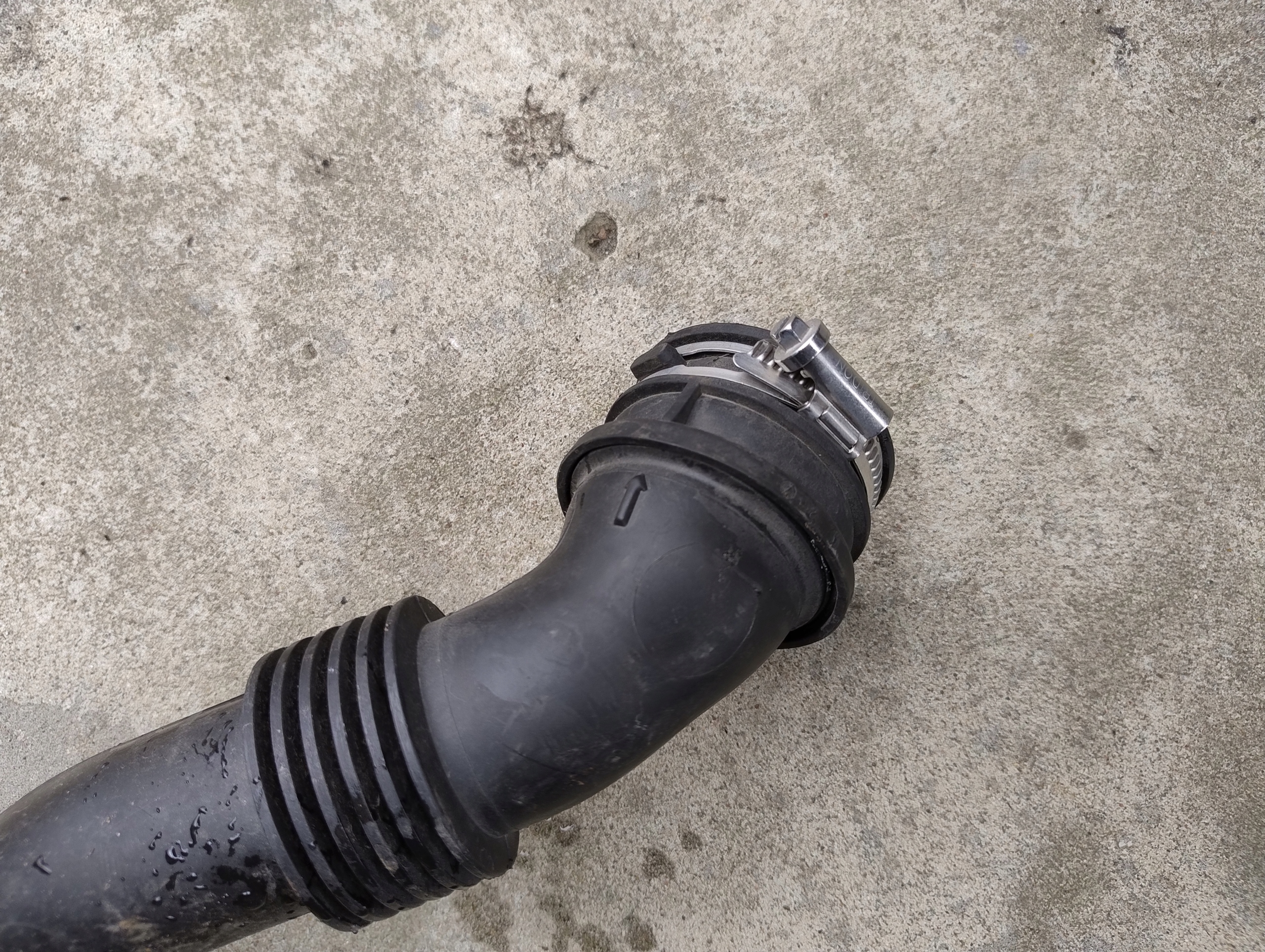 rohr luft Ford Fiesta MK7 C1B1-9C623-BC