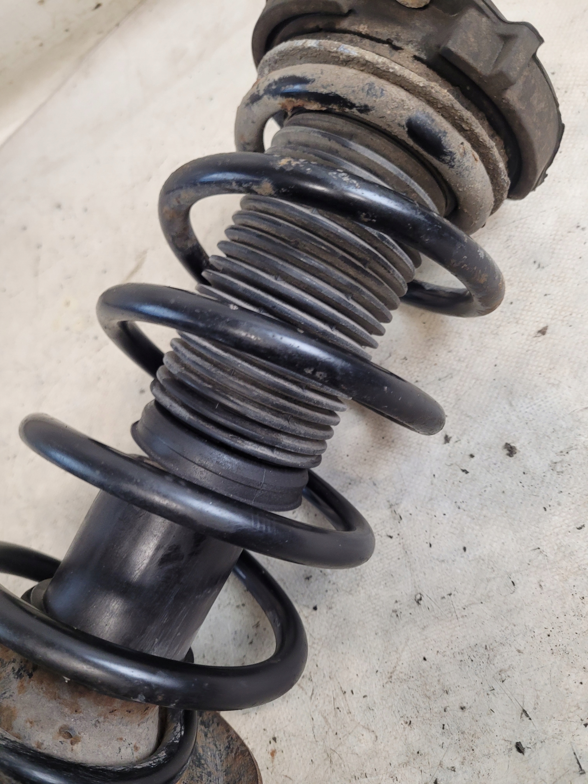 McPherson left front swing of the pivot VW PASSAT B6 2.0TSI