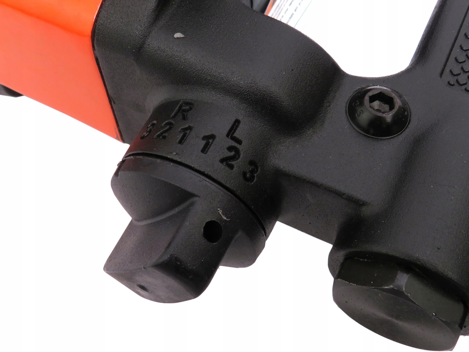 KLUCZ PNEUMATYCZNY UDAROWY 4800Nm 1' DO KÓŁ TIR Pojemność akumulatora 1 Ah