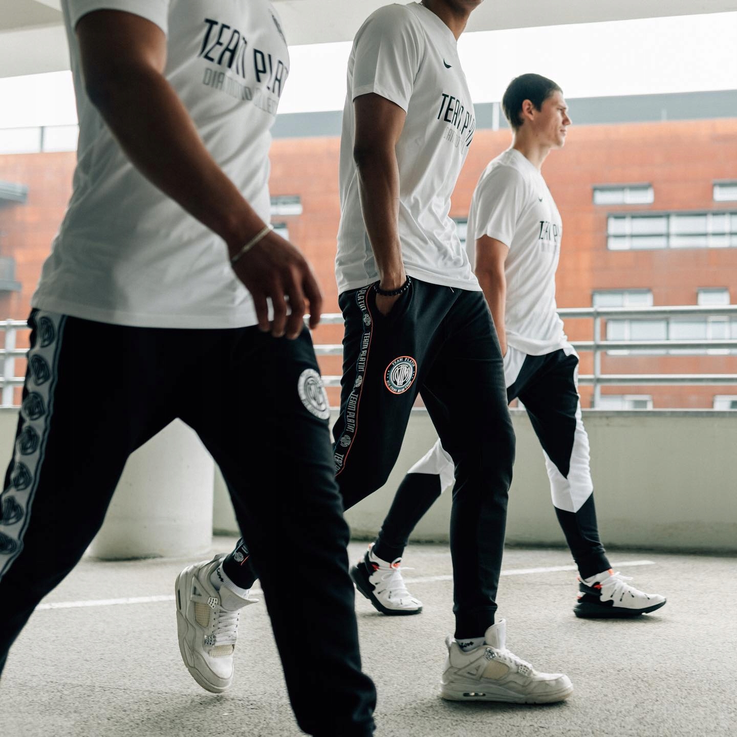 KOSZULKA NIKE MĘSKA TEAM PLATIN SPORTOWA DRY-FIT rozmiar L Właściwości oddychające odprowadzające wilgoć szybkoschnące