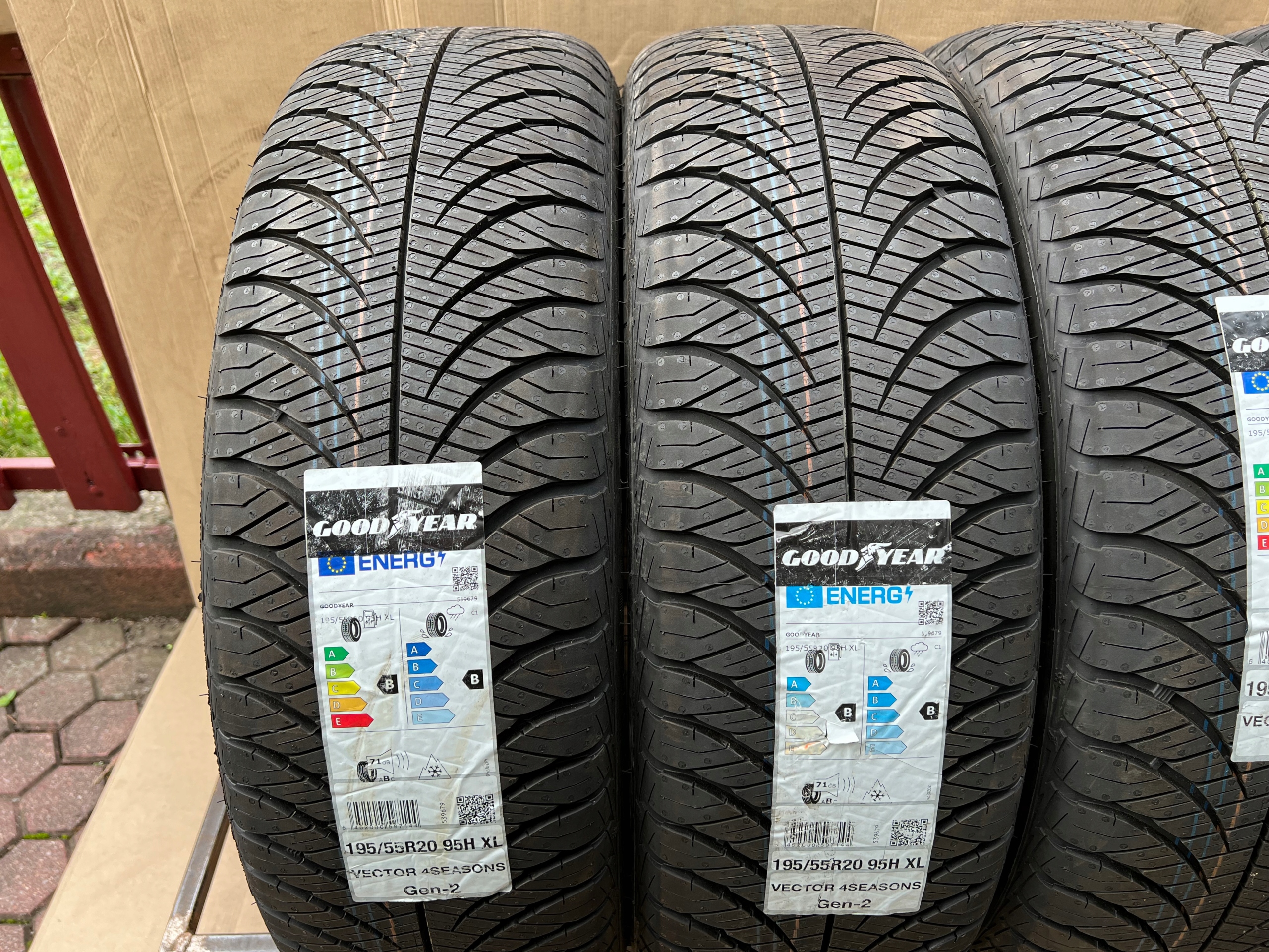 Opony Goodyear Vector4Season 195/55R20 95H XL 2022 Model Vector 4Seasons G2
