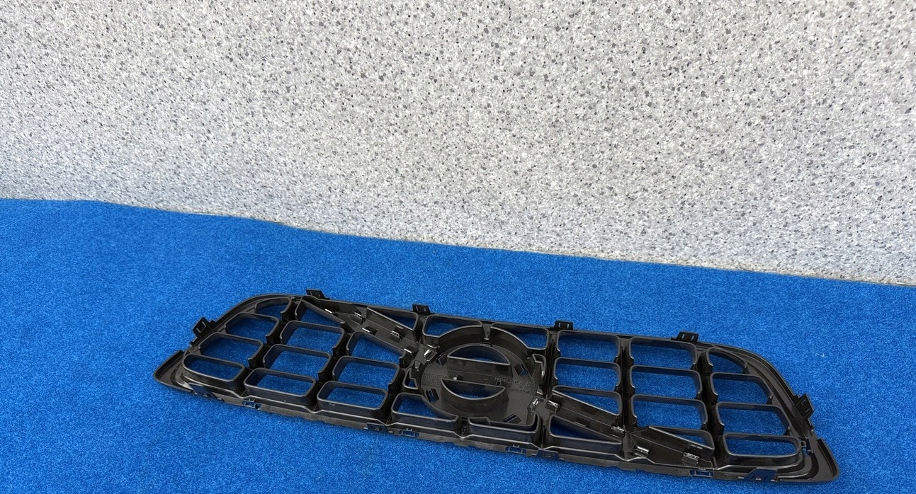 VOLVO V70 3 III 2007R+ front PREKLADgrill grid 31283895 K59/MC26