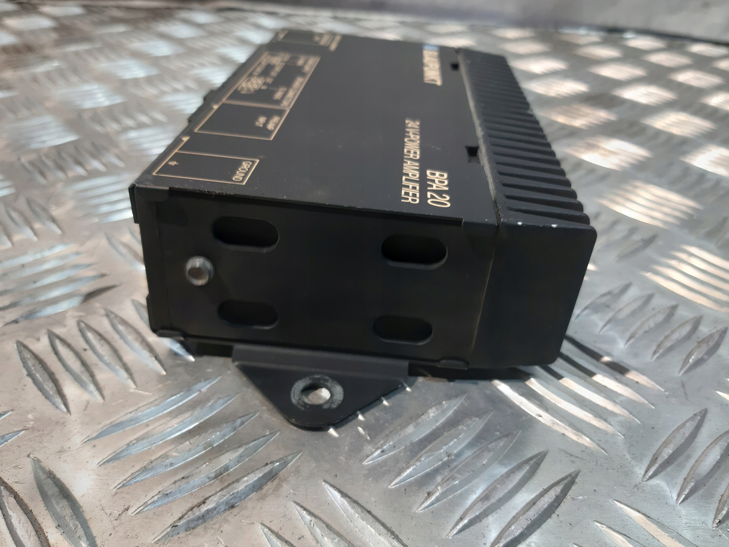 amplifier audio Blaupunkt BPA20 7607801010 24V