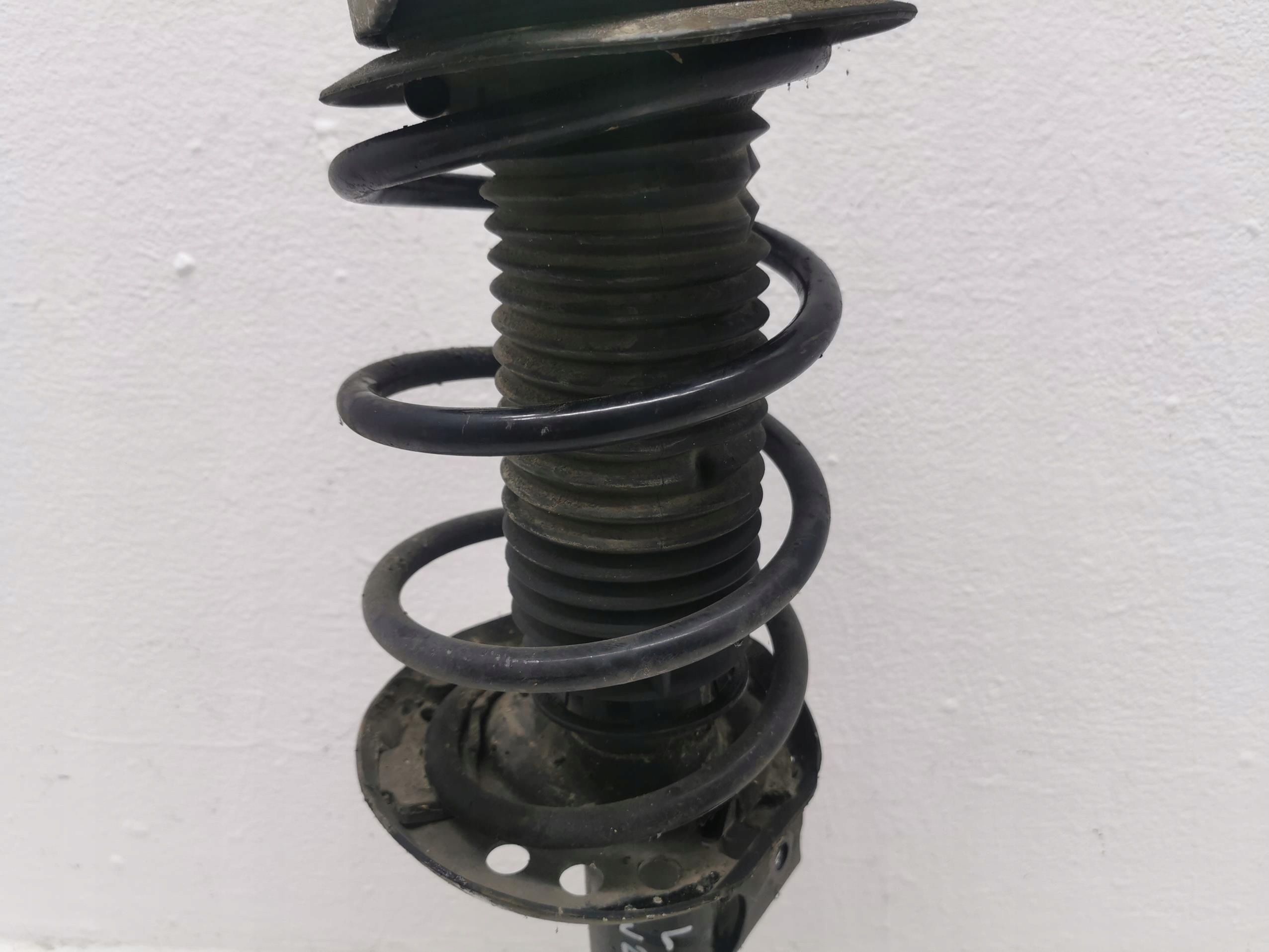 shock absorber left front MERCEDES B-KLASA W246 A2463206313