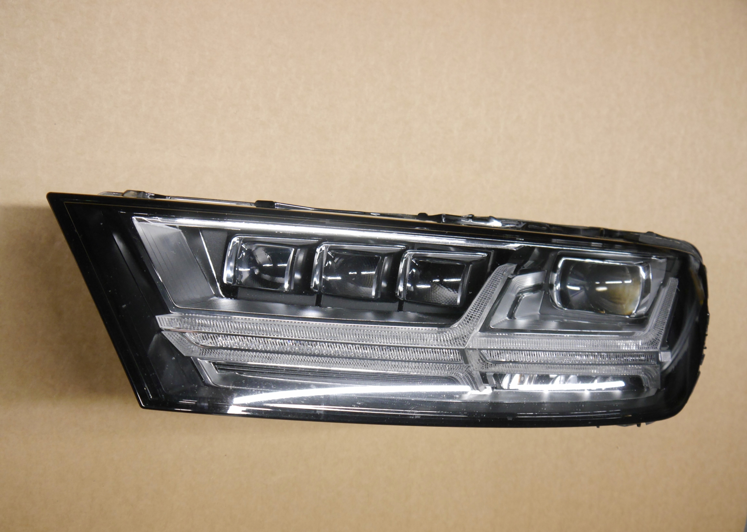 AUDI Q7 4M LAMPA MATRIX 4M0941035 Rodzaj świateł mijania LED