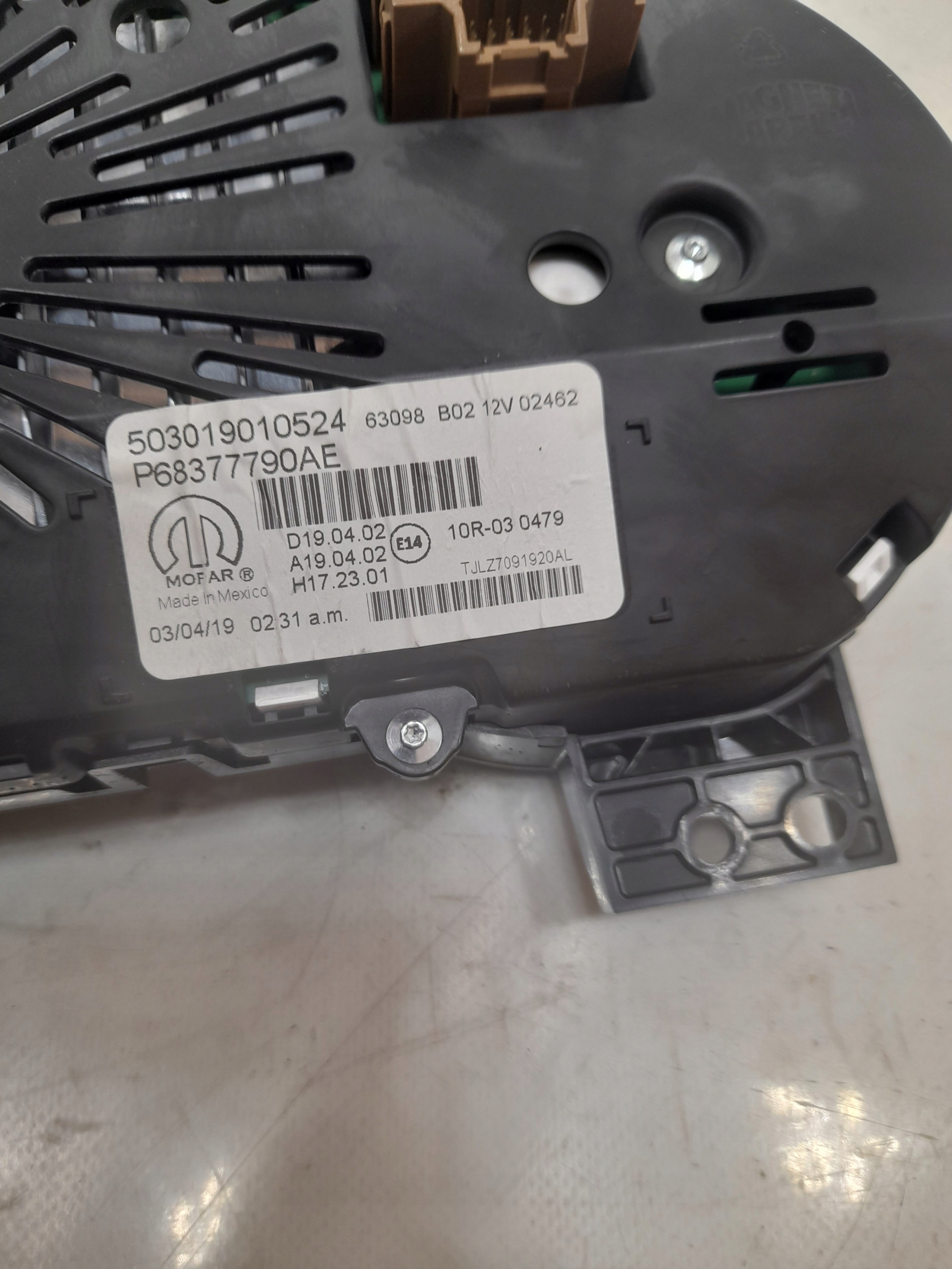 WRANGLER JL 18- спидометр часы 68377790AE 2.2d