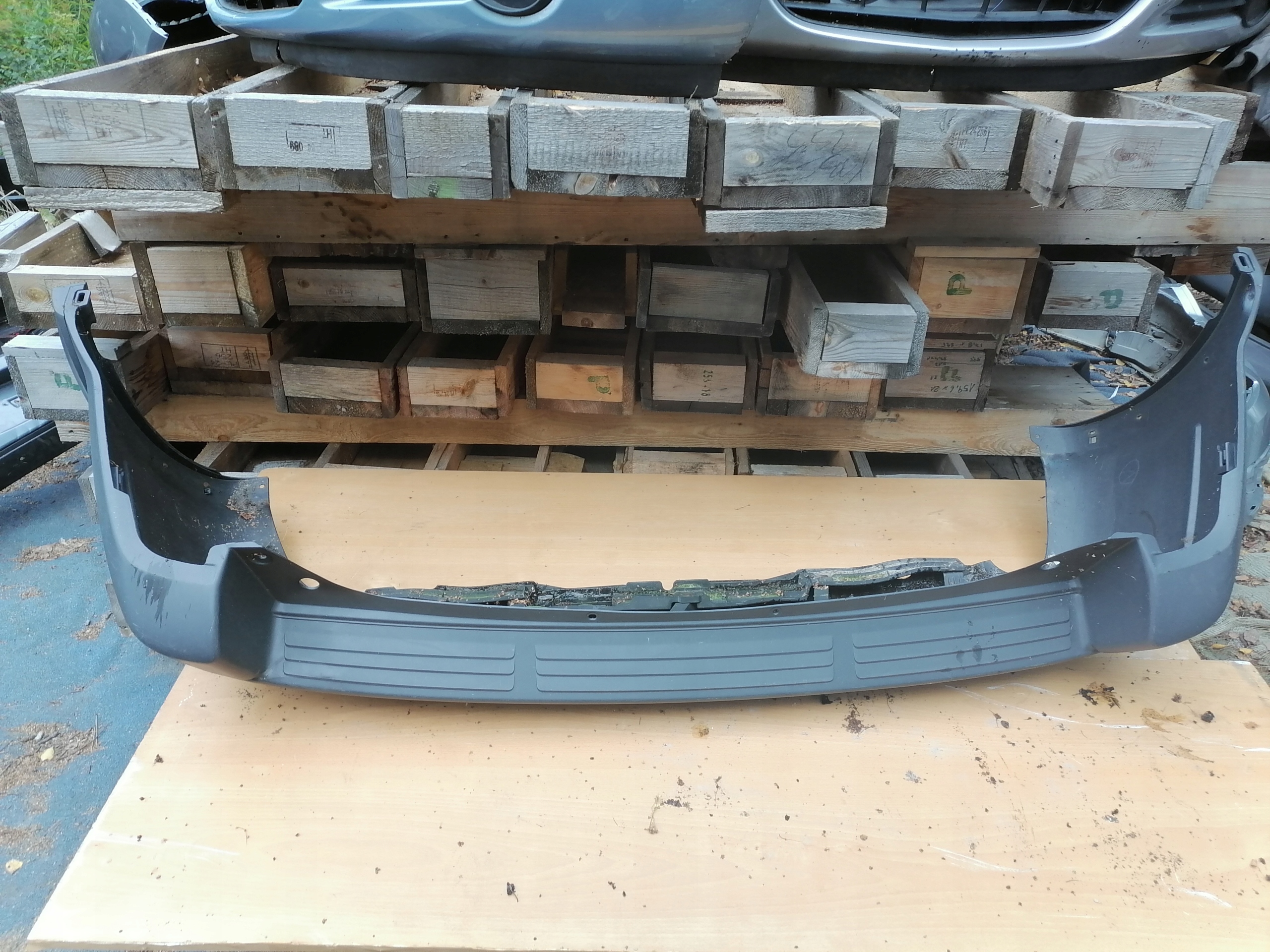 bumper rear part Mazda Ford Escape 00-05 E116-50221