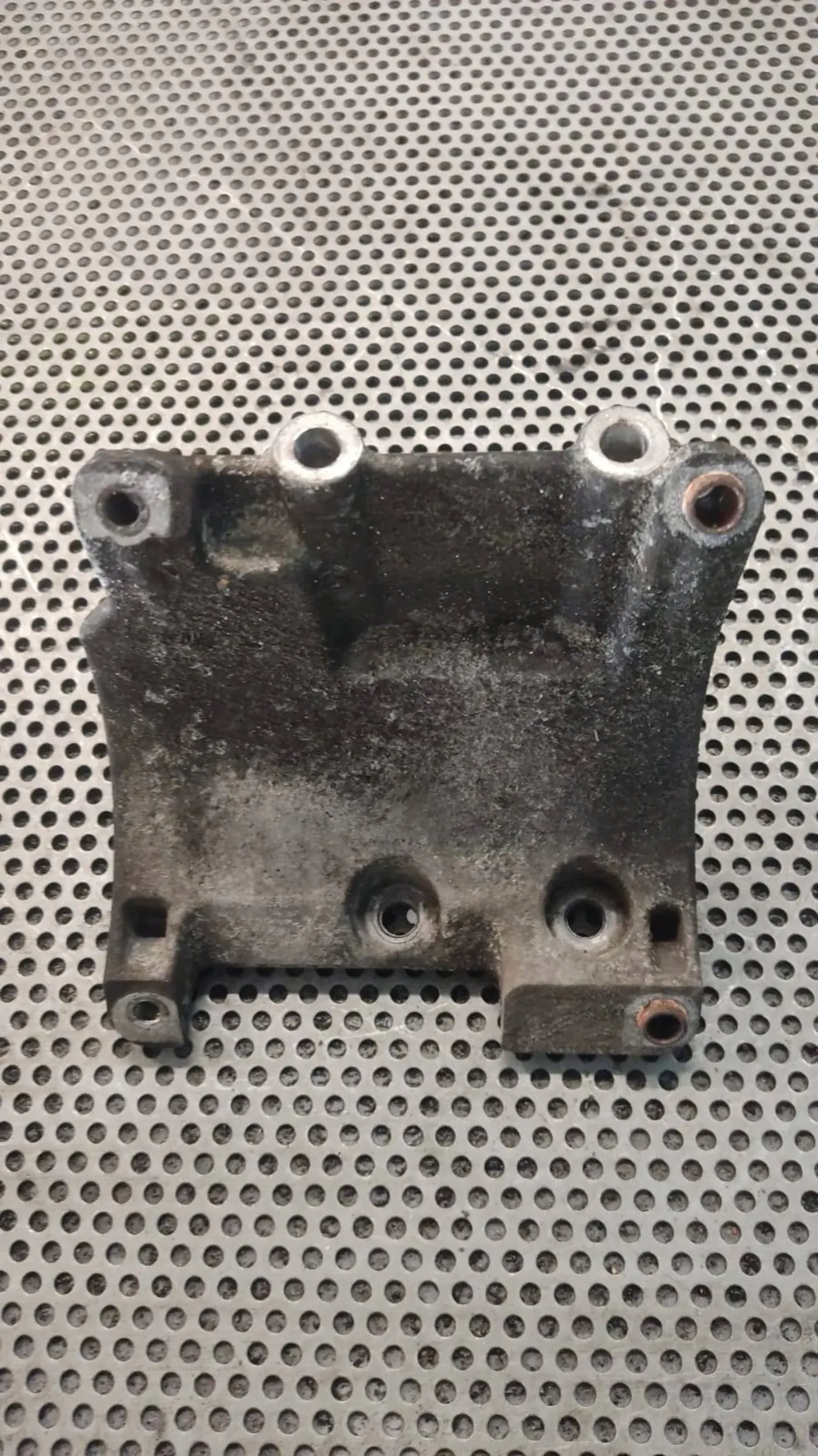 ŁAPA MOCOWANIE KLIMATYZACJI IVECO DAILY 3.0 HPI 504047884