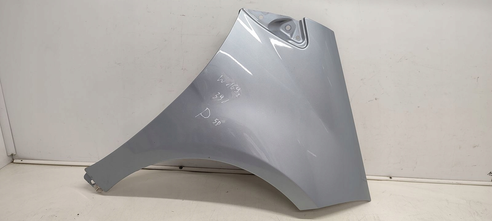 fender right front front Mercedes W169 5D 391