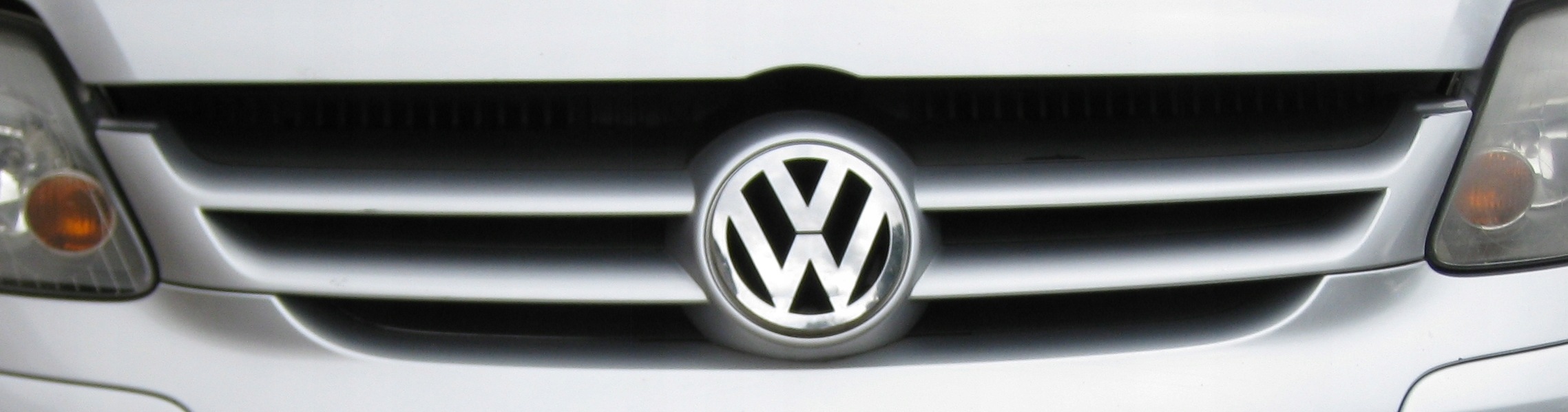 VW GOLF V plus 05R maska maska EMBLEMAT předek kol. LA7W