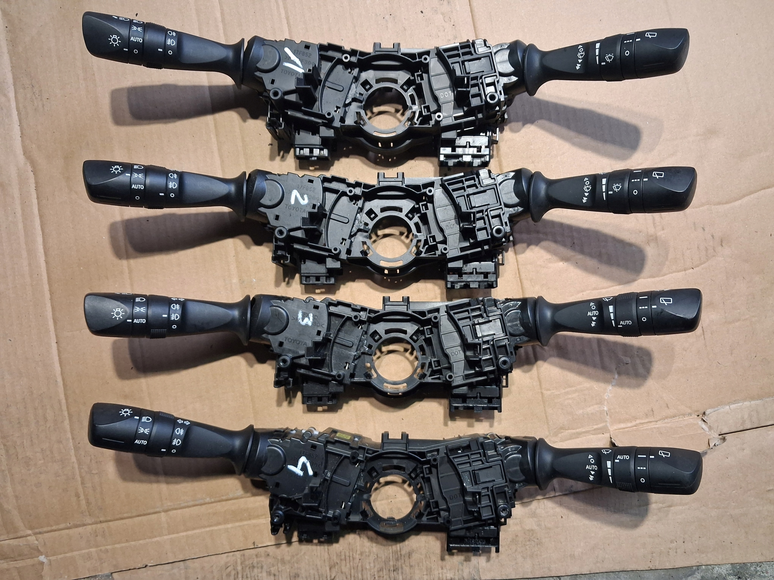 DEVIO LUCI TERGICRISTALLO TERGI DEVIO LUCI DEVIO TOYOTA AURIS II 0272017F852