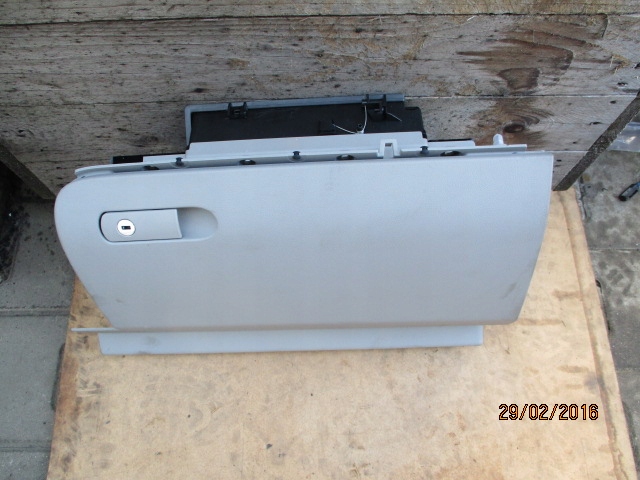 бардачок vw TOUAREG 7P1857097AB