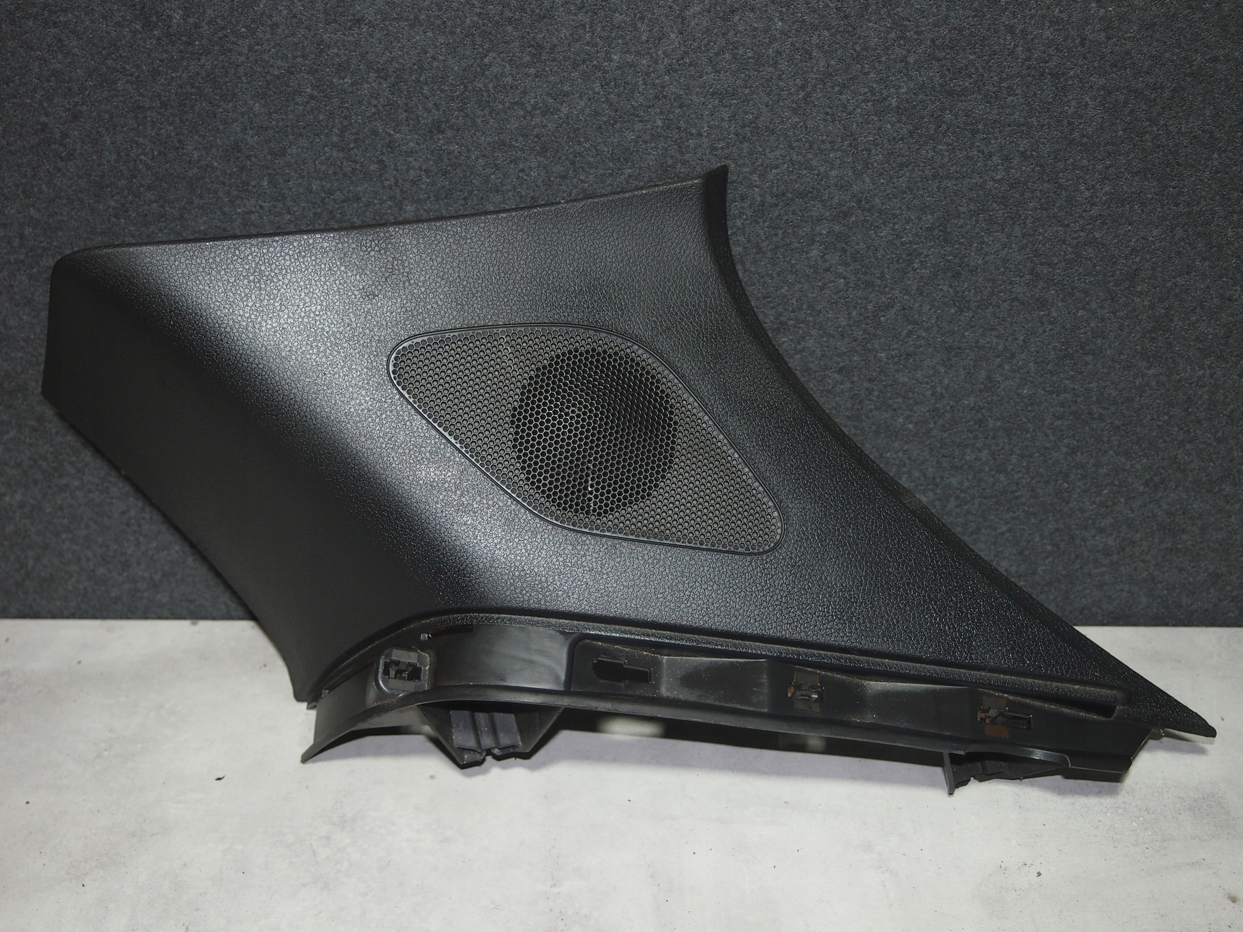 95B867246 - PORSCHE MACAN 95B КРЫШКА СТОЙКИ D