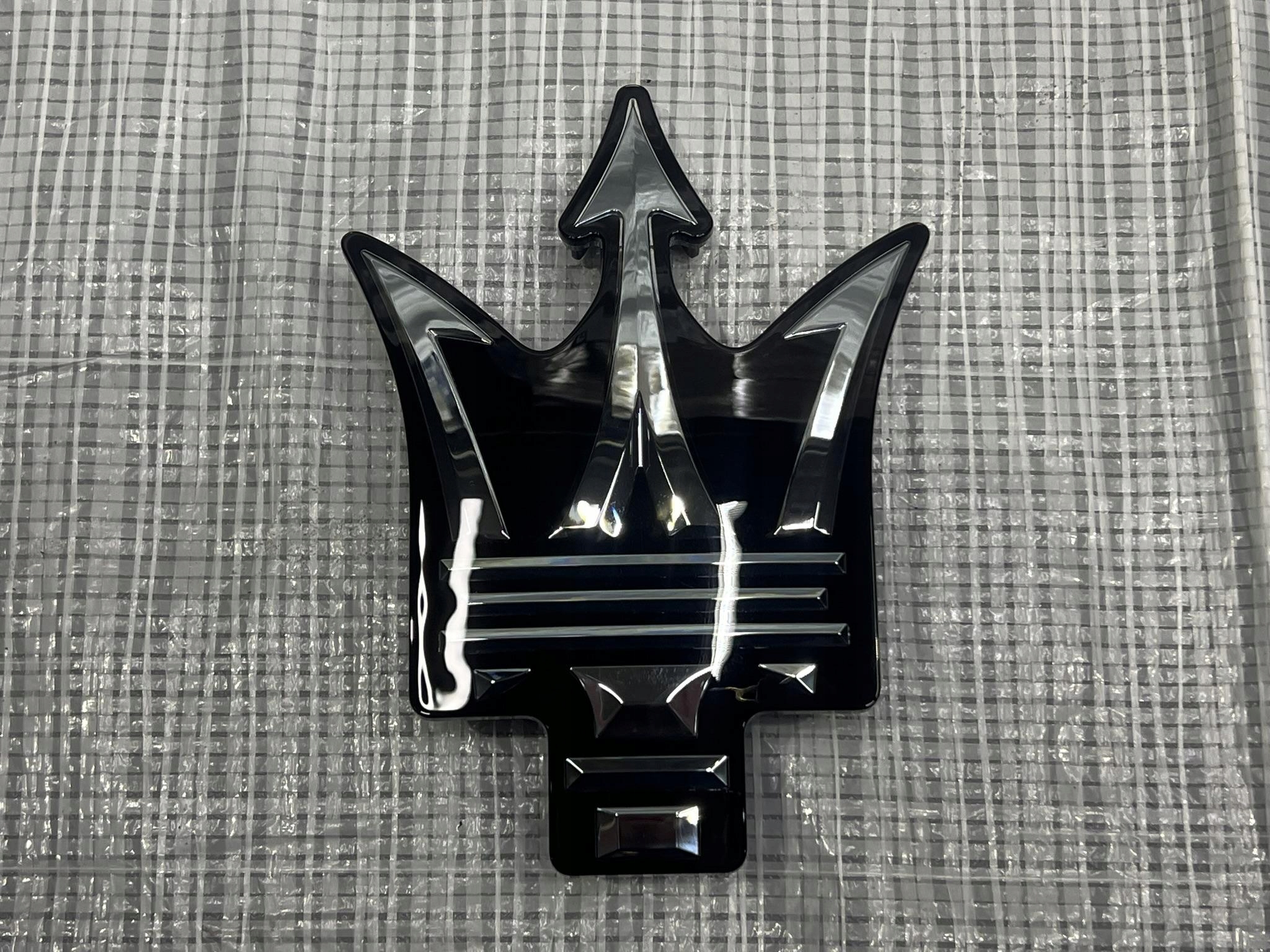 EMBLEMAT ZNACZEK LOGO MASERATI GRECALE