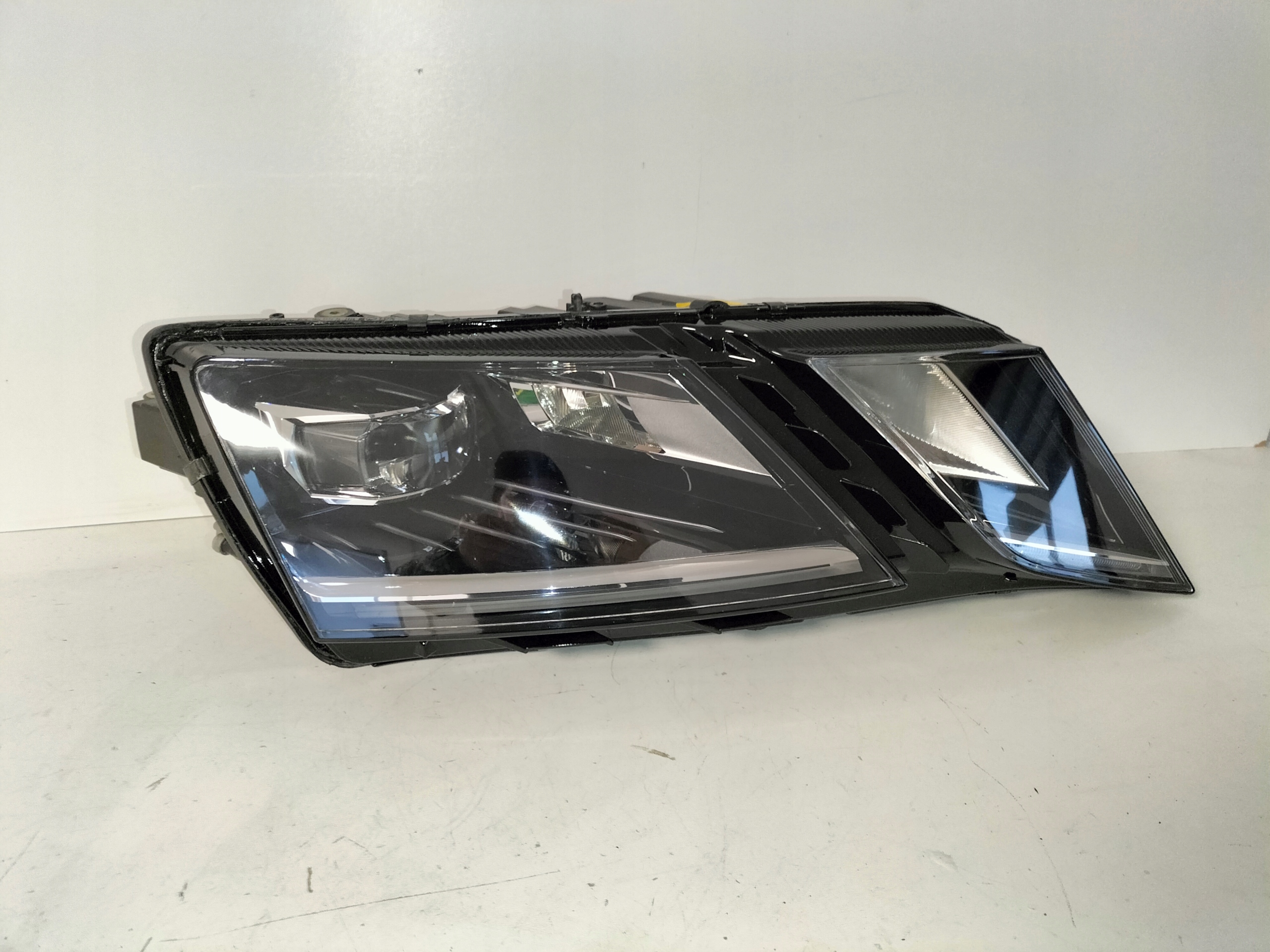 light front reflektor right SKODA OCTAVIA 3 III LIFT 17-20 FULL LED