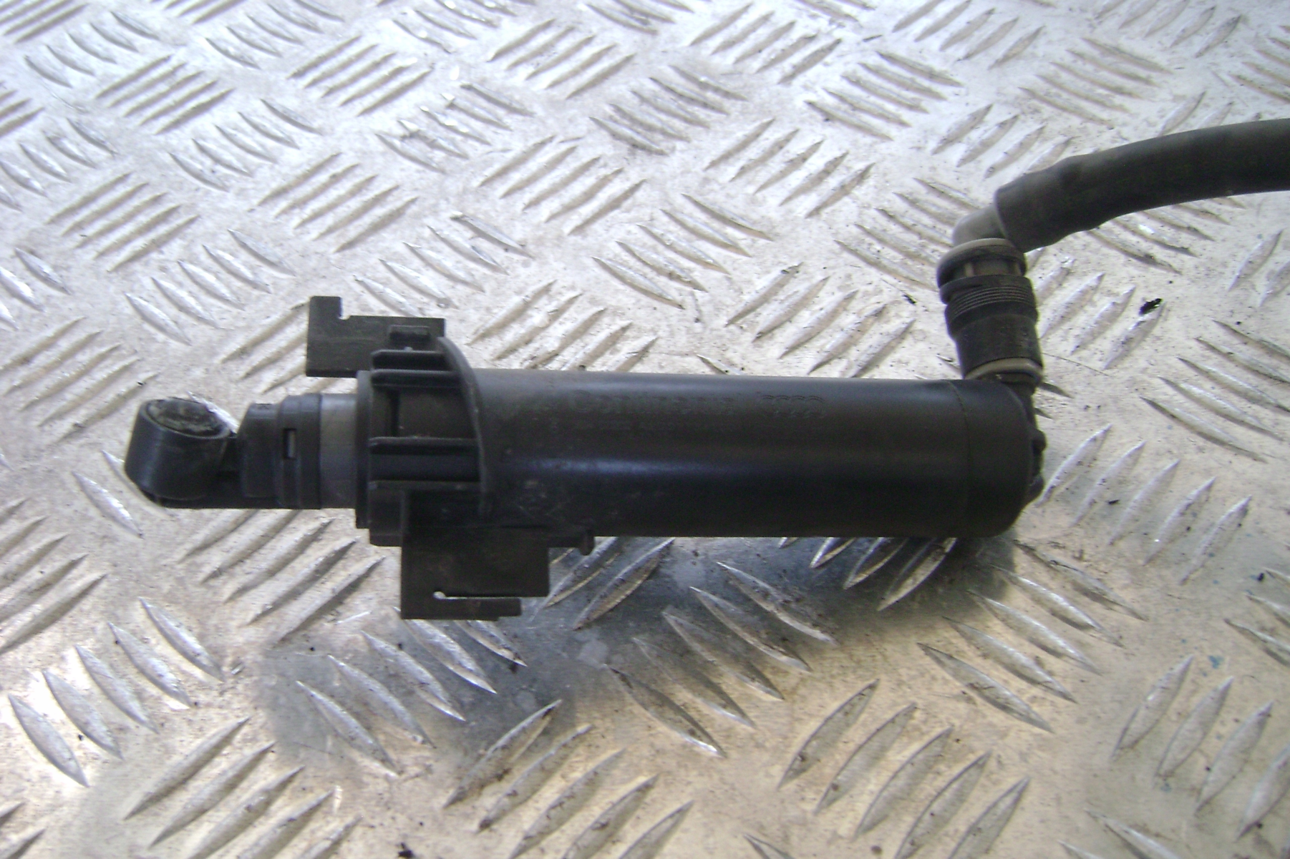 Audi OEt0955101d омыватель фары L