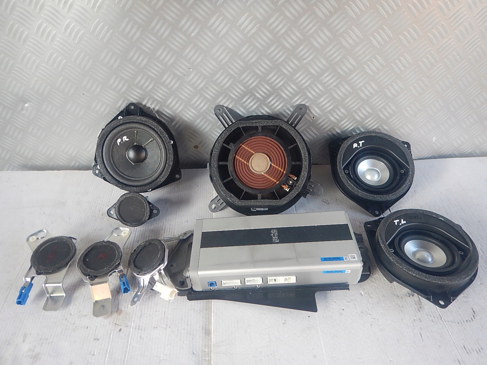 86150-53020 - LEXUS IS IS220 IS250 II SOOBWOFER