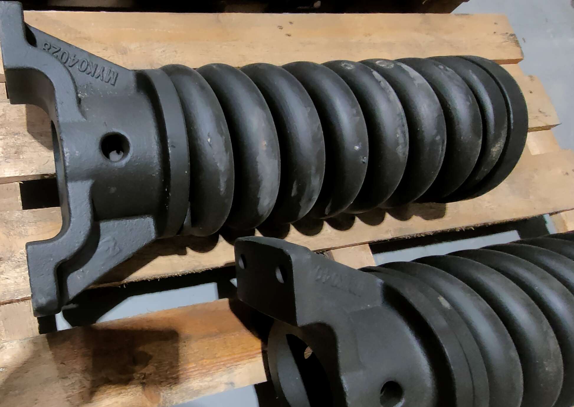 Kompletny napinacz gąsienicy ze sprężyną oraz widełkami do JCB JS160 i inne Producent części bez marki