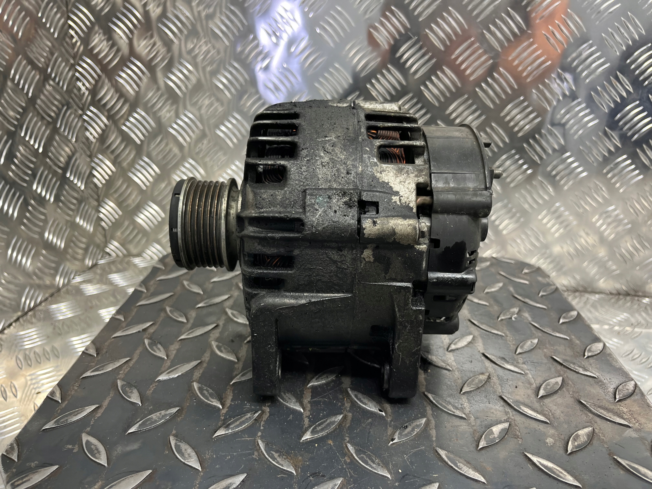 alternator RENAULT SCENIC 3 TG15C146 / 2606272A