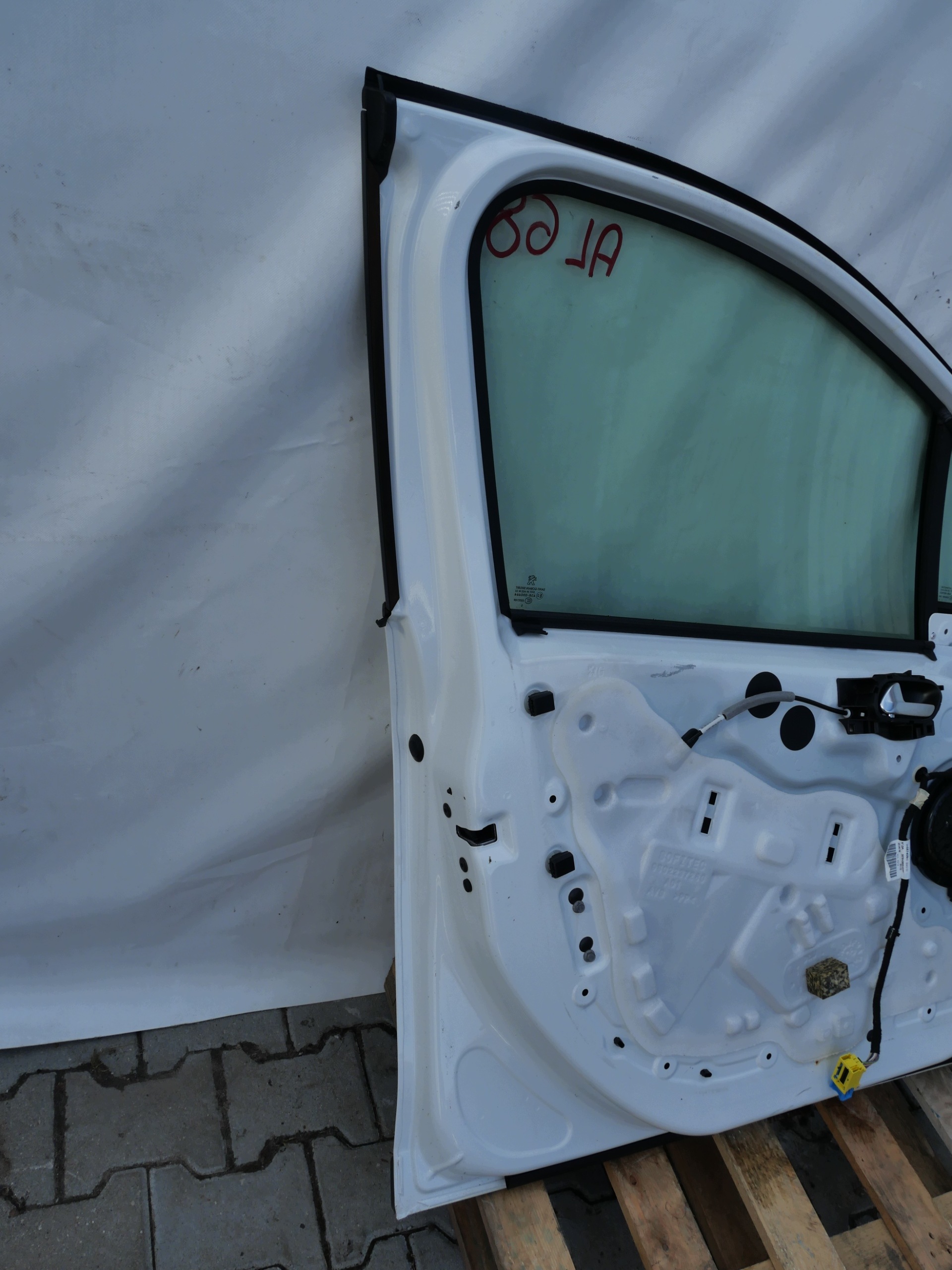 PEUGEOT 2008 dveře levý předek