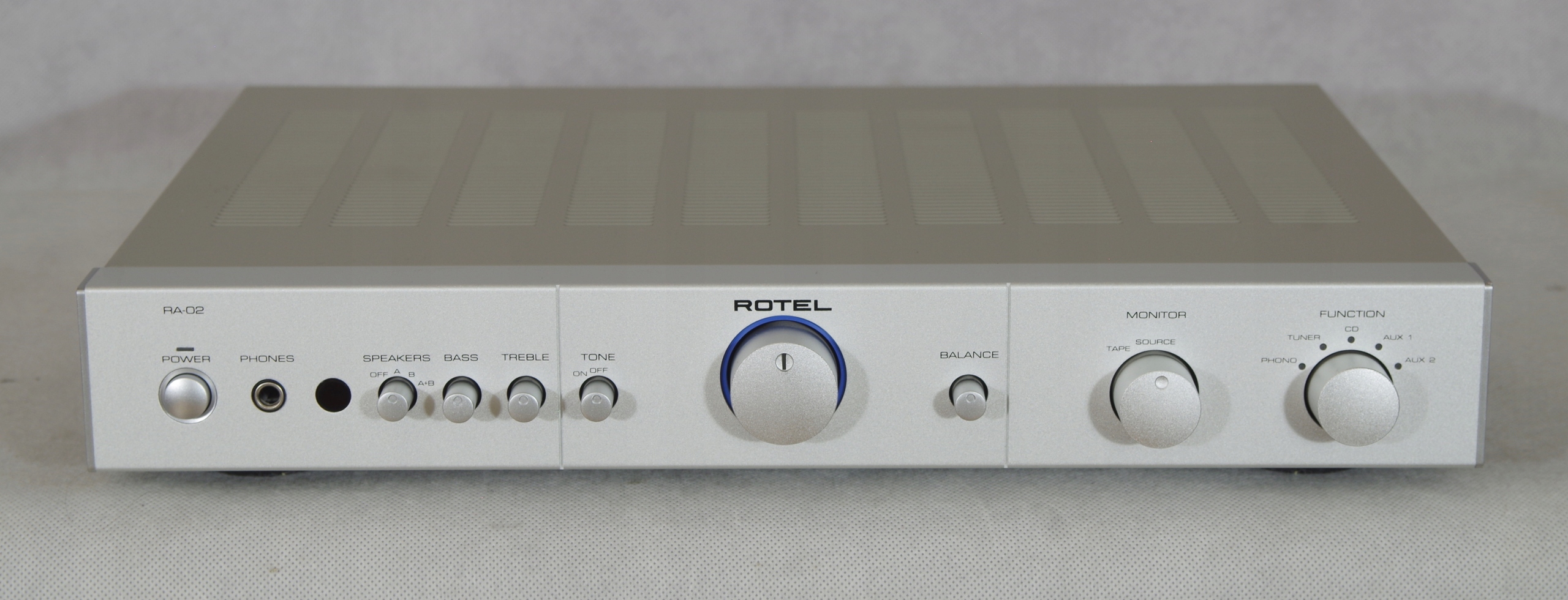 Rotel RA-02 wzmacniacz