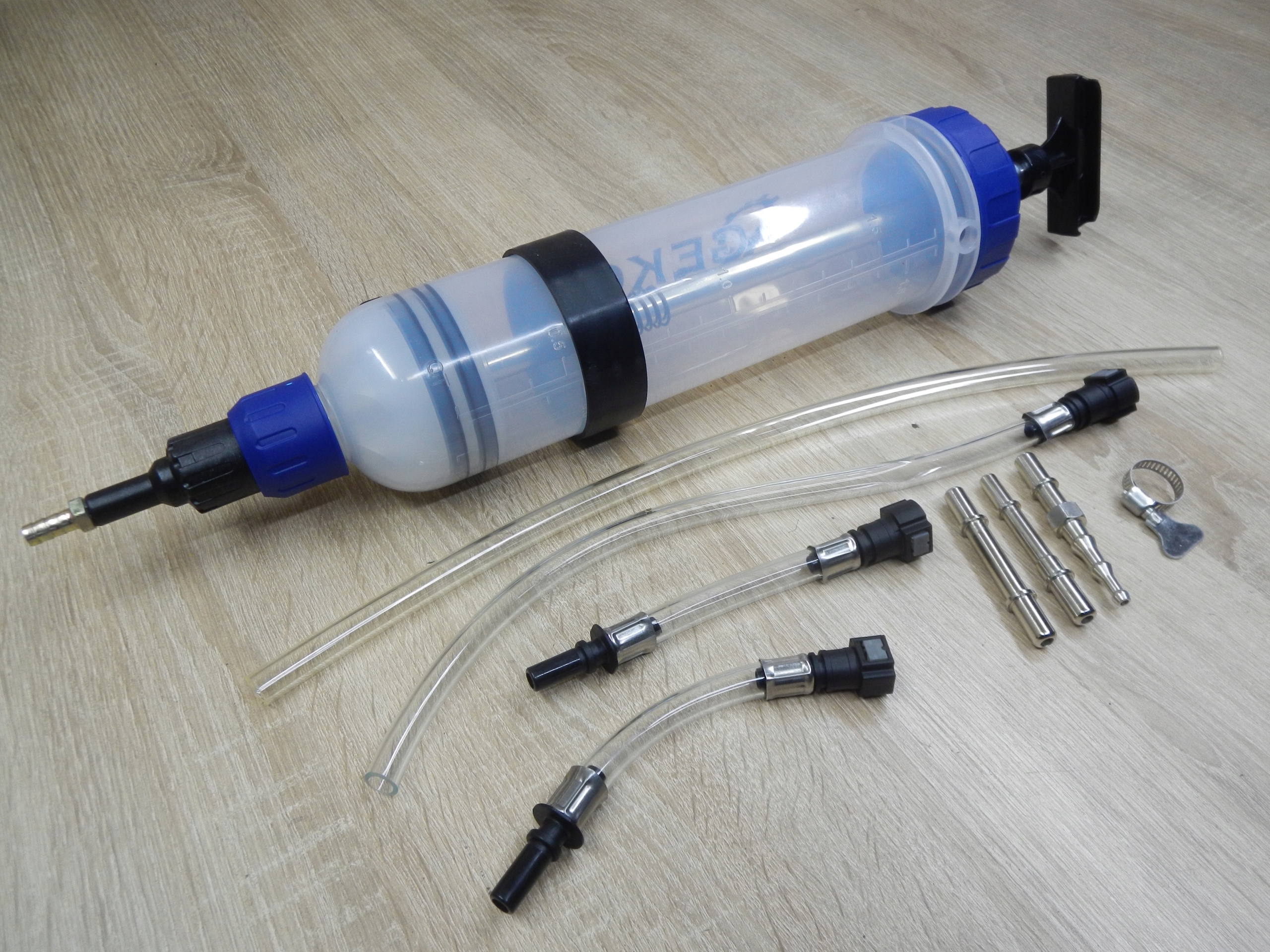 Odciagarka Odsysarka Strzykawka do oleju 1 5L Mark Geko