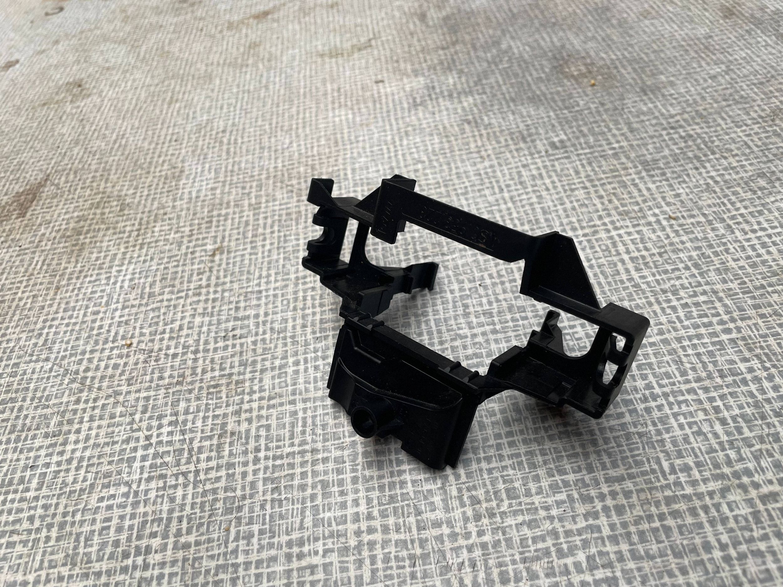 bracket holder STEROWNIKA VOLKSWAGEN GOLF VII 1S0953223 @A
