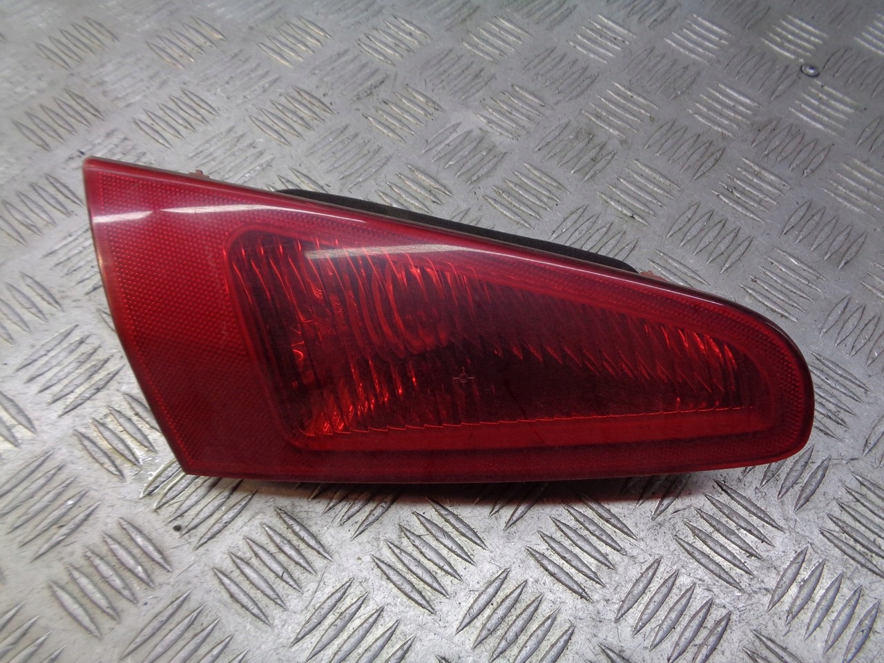 фонарь левый в багажнике ALFA ROMEO 147 европа