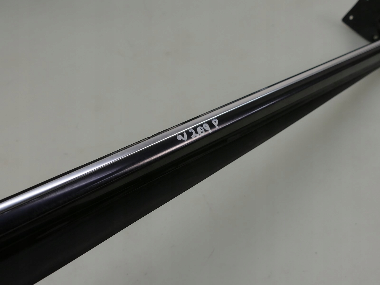 MERCEDES W209 C209 LIFT moulding dust P. 197