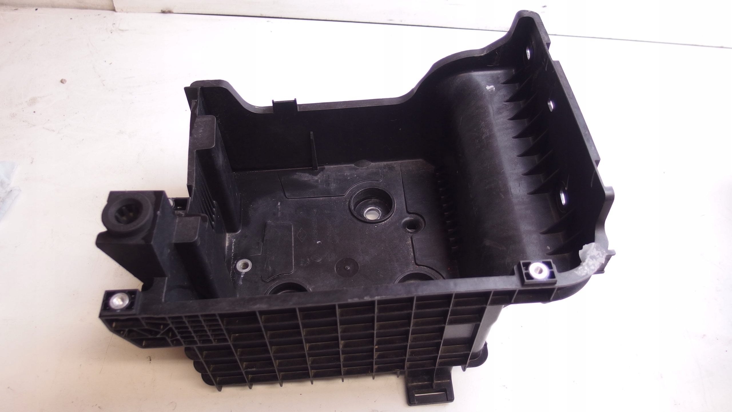 244281923R - MEGANE IV RS КОРПУС АККУМУЛЯТОРА