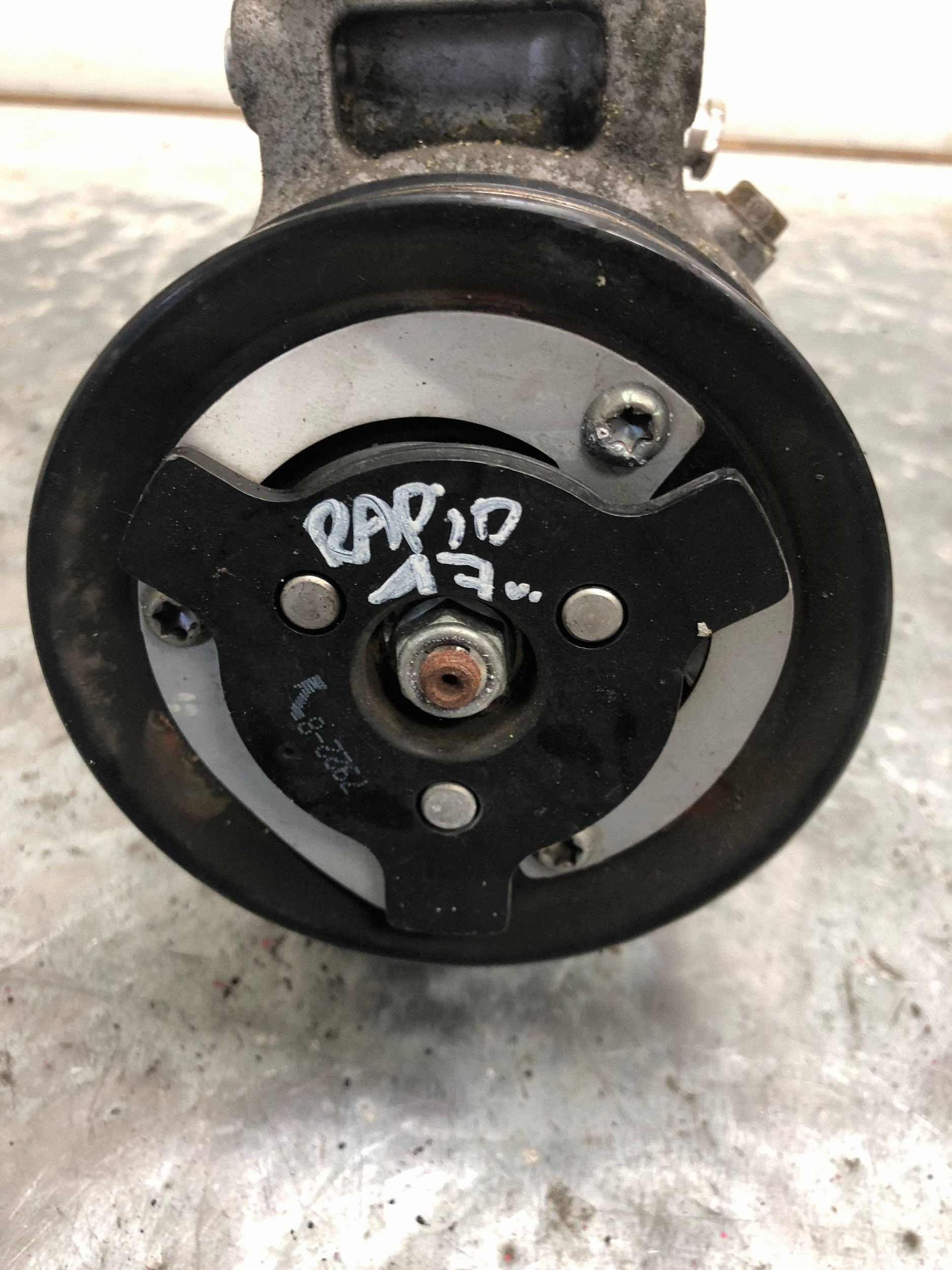 compressor compressor; of the air conditioning SKODA RAPID 5Q0816803F