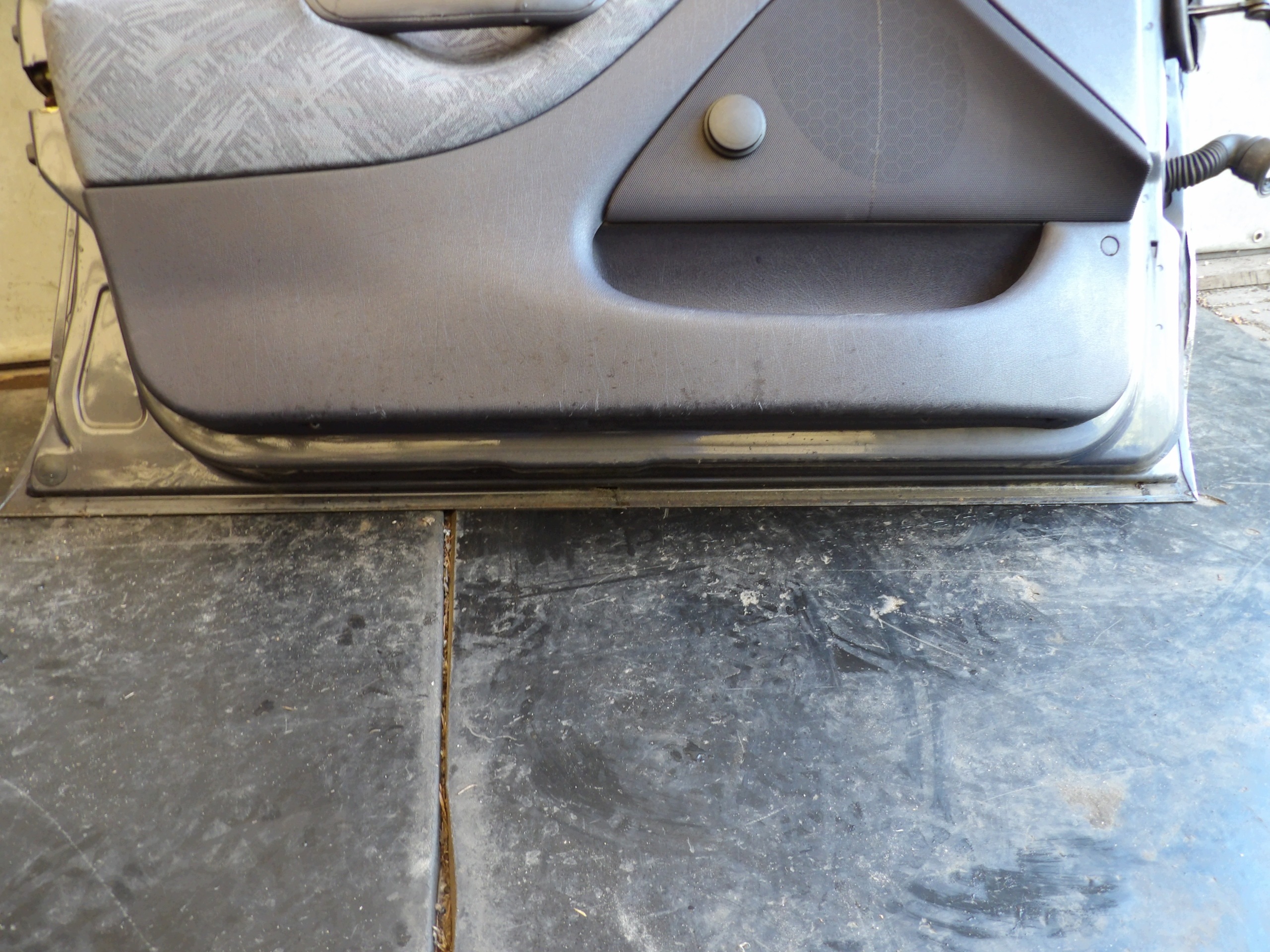 Ford Mondeo MK2 door front left F7