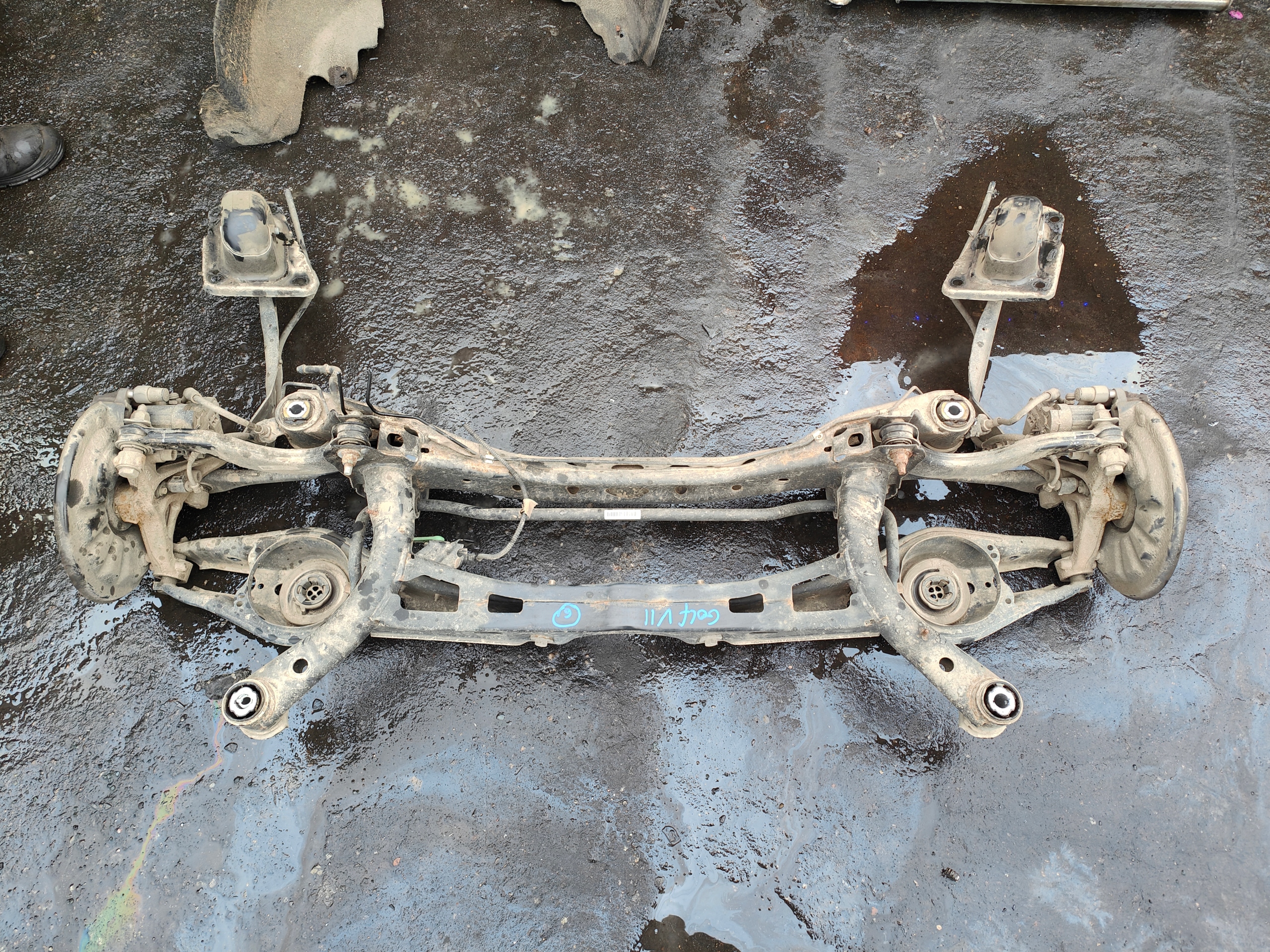 VW GOLF VII LIFT 19r BELKA OŚ ZAWIESZENIA TYŁ