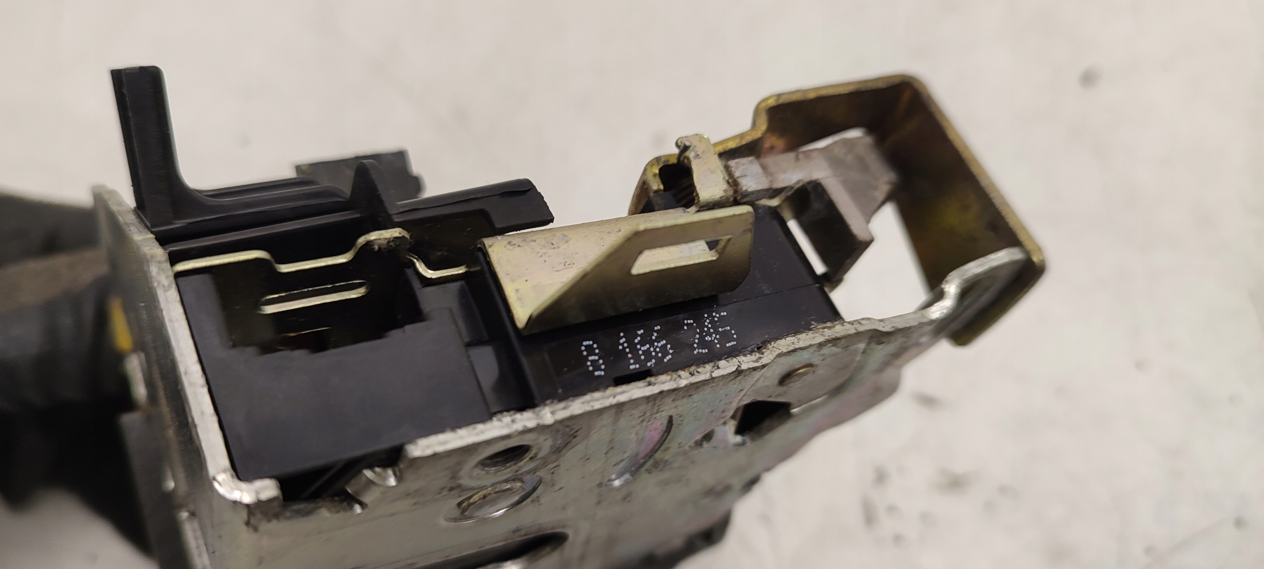 lock left rear part 8166245 BMW E39