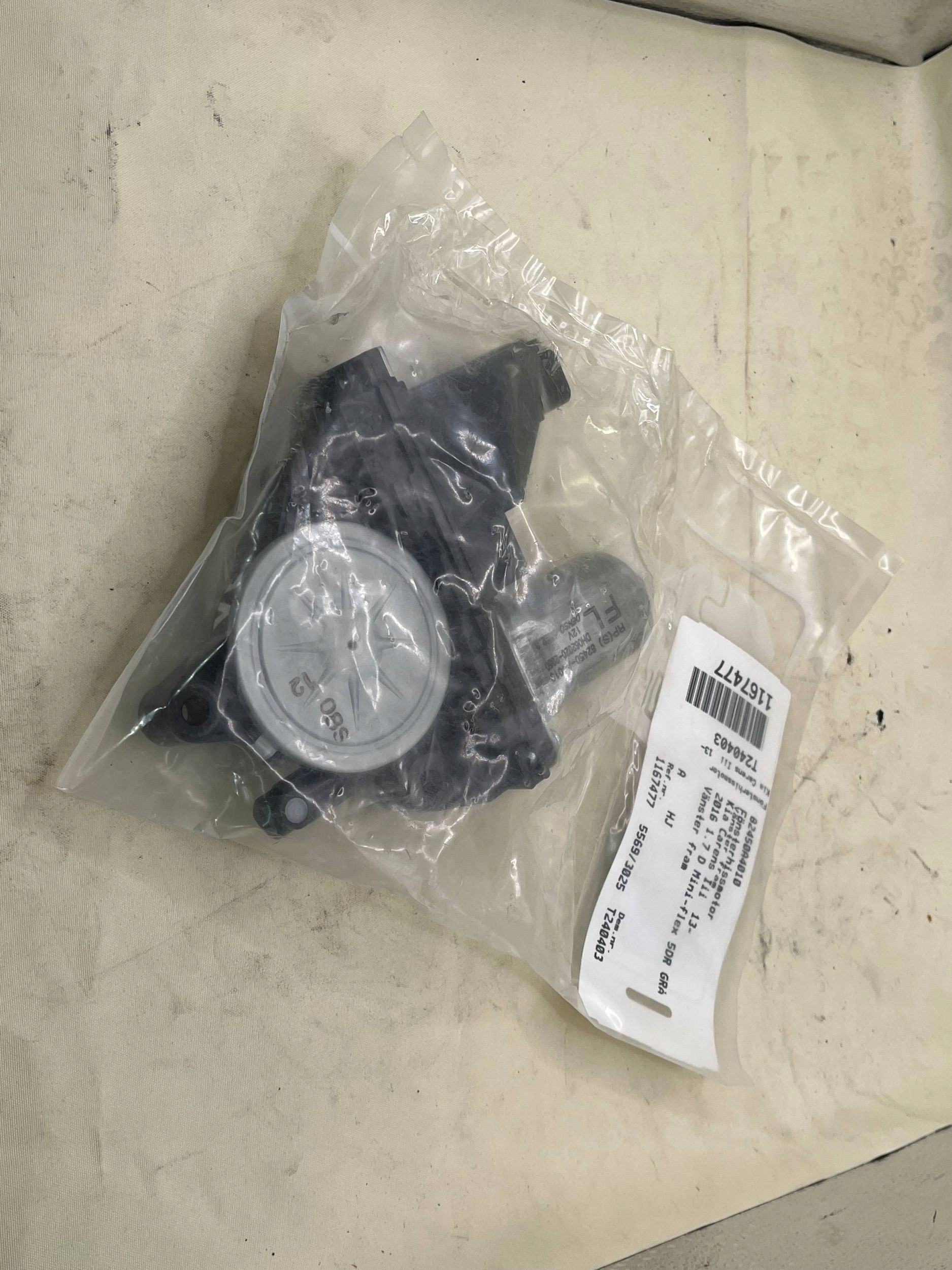 82450-A4010 mini motor lifting windows left front KIA CARENS IV !J