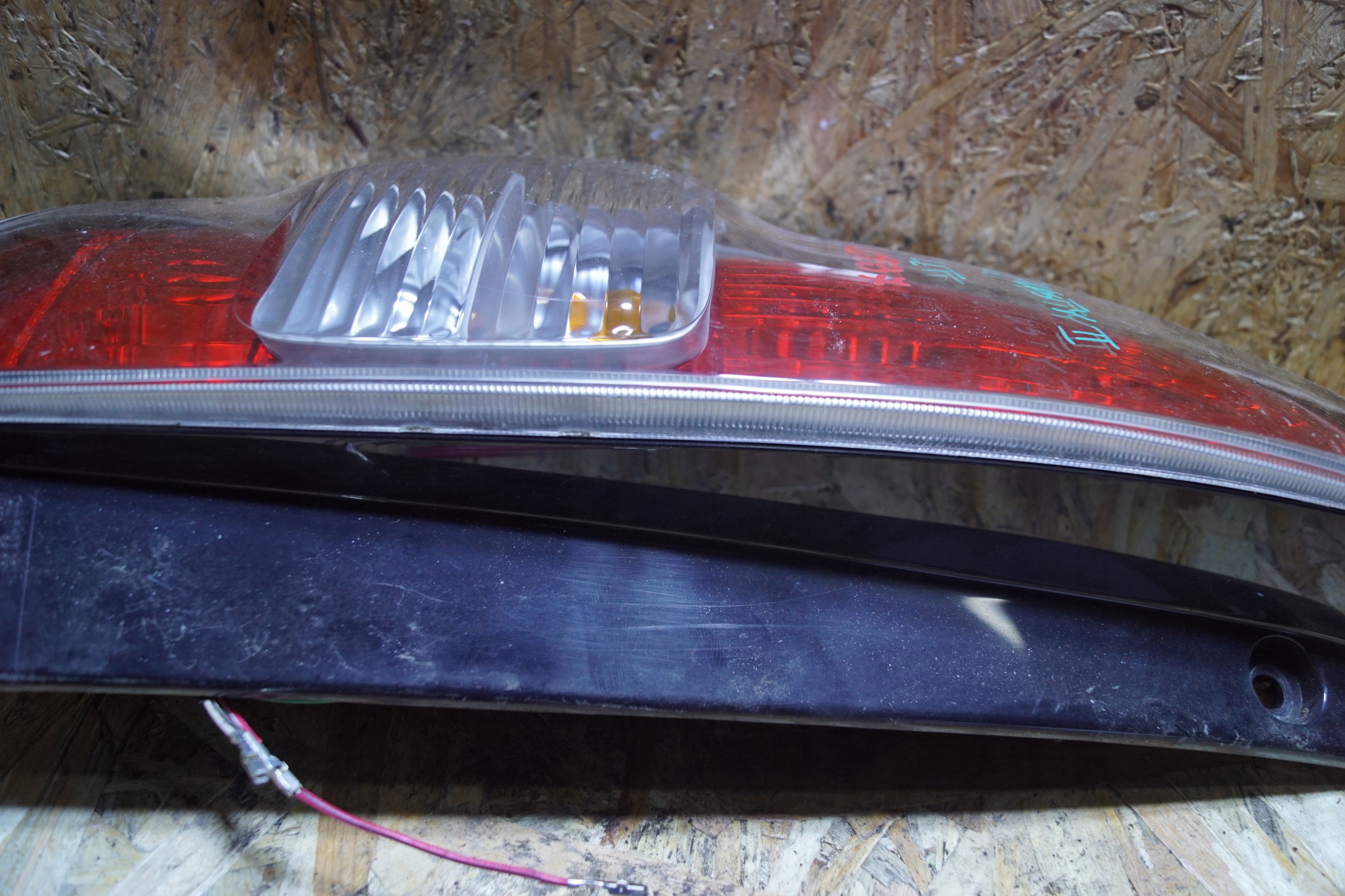 subaru JUSTY 07- фонарь левый