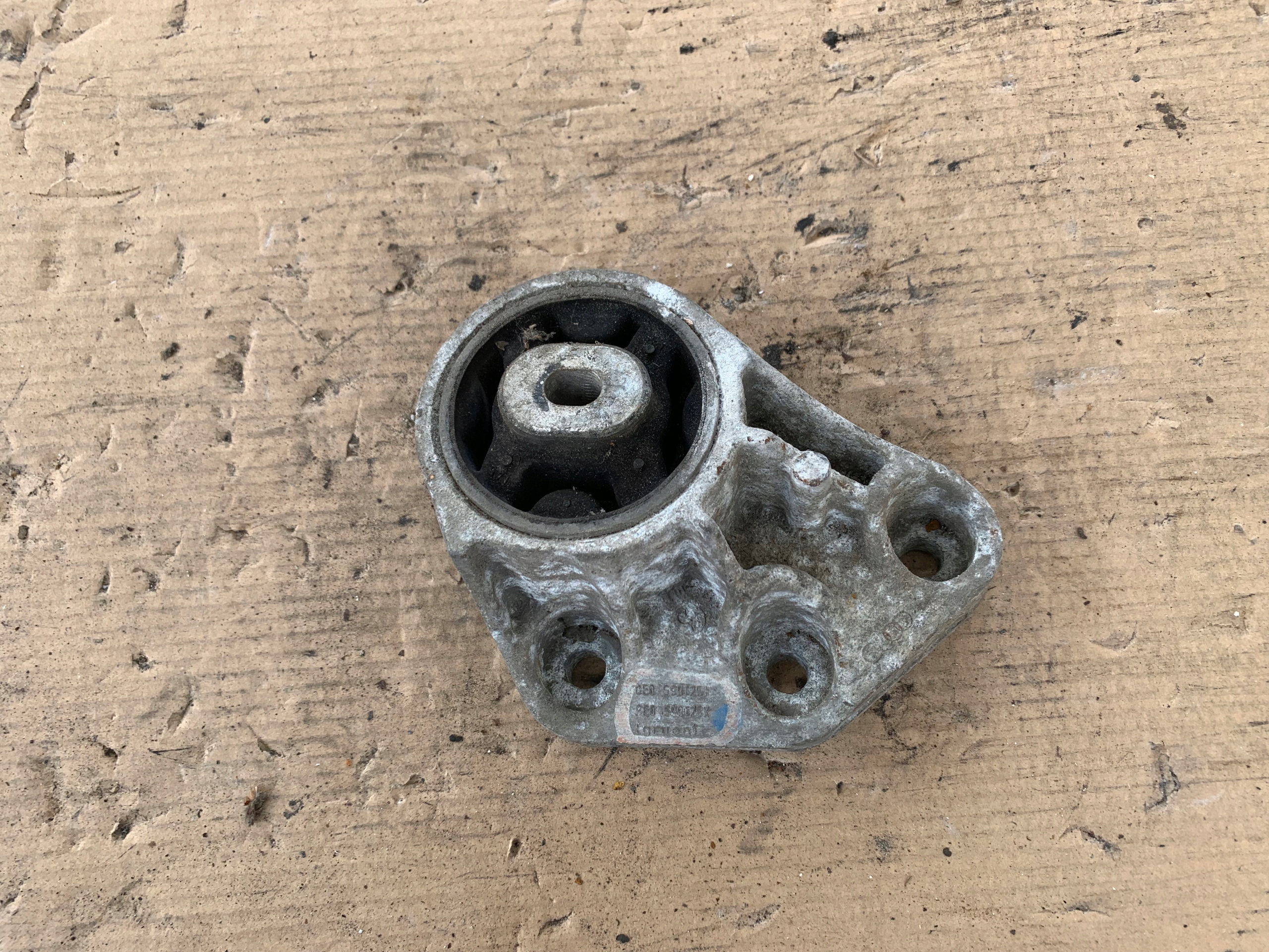 Опора моста AUDI A6 C6 3.2 FSI 8E0599125K