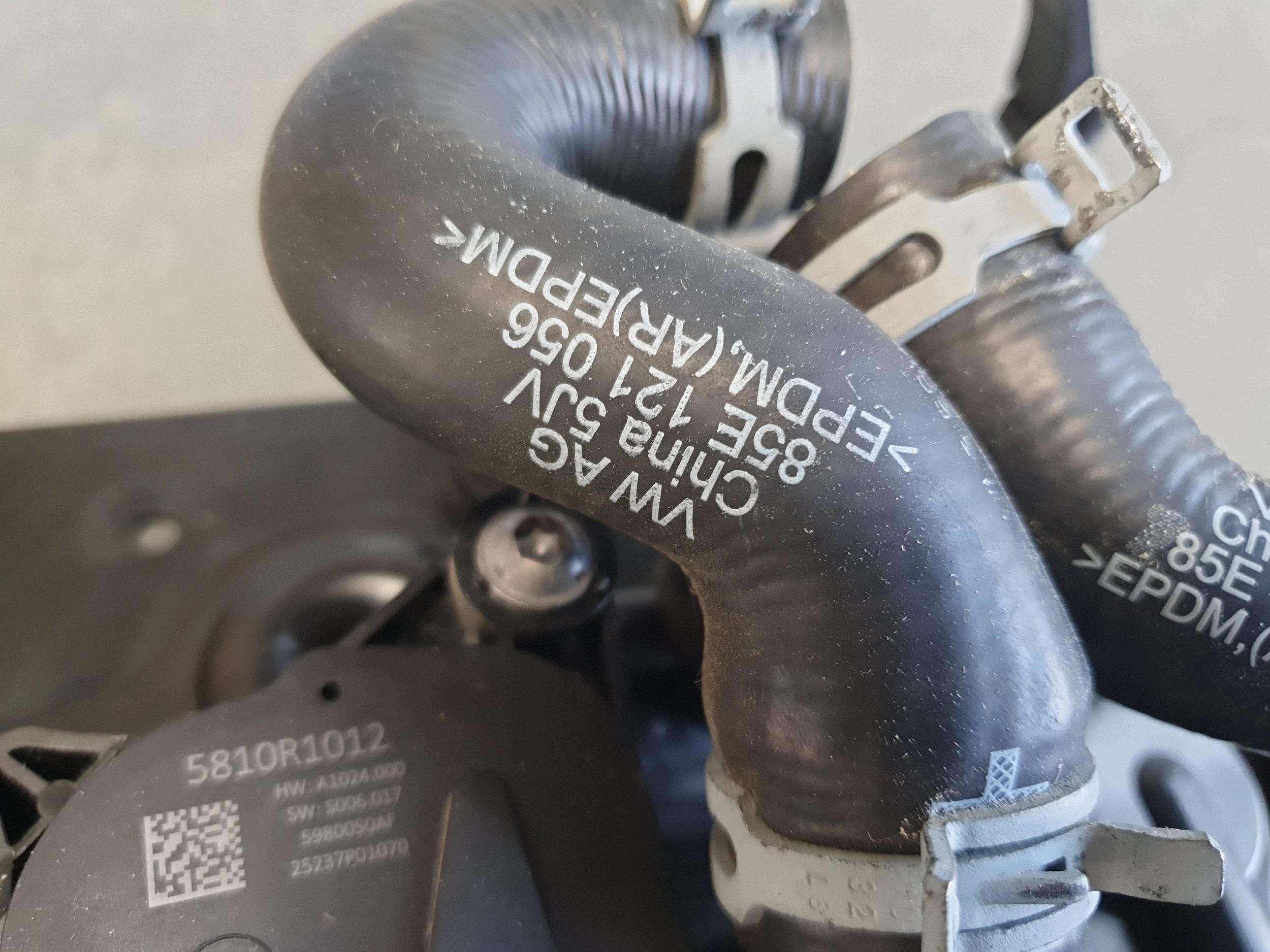 Audi Q6 e-tron verteiler wasserpumpe 85E121406K