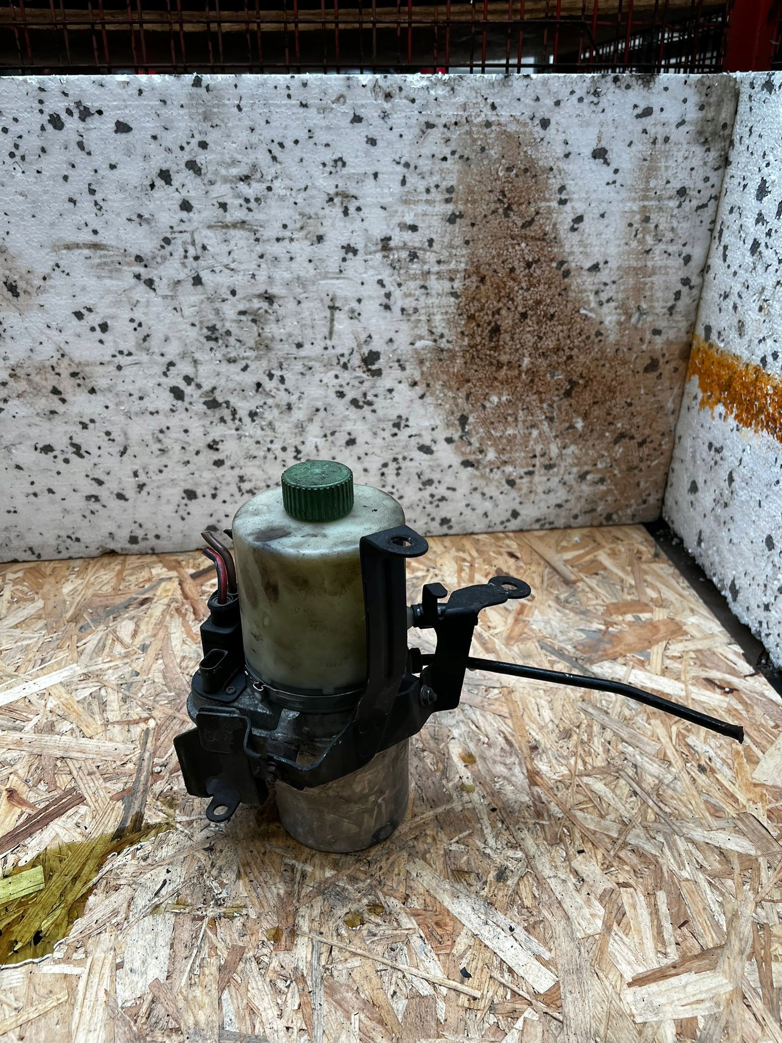 НАСОС WSP. SEAT IBIZA 1.4 БЕНЗИН M033500112ML