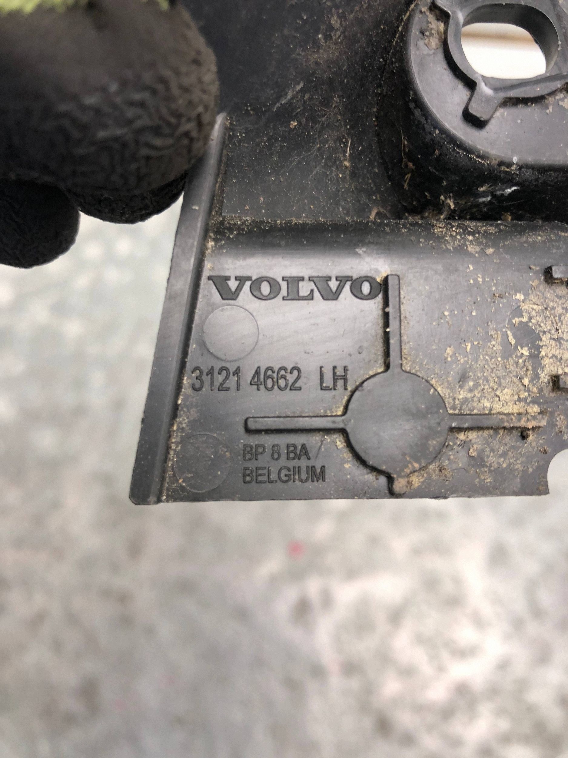 bumper bracket left front VOLVO C30 LIFT 31214662