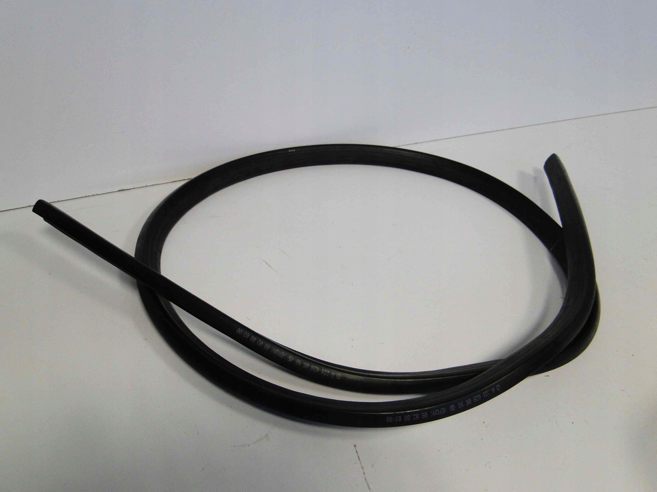 A2468870098 - MERCEDES CL 216 ПЕРЕДНЯЯ ПРОКЛАДКА КАПОТА