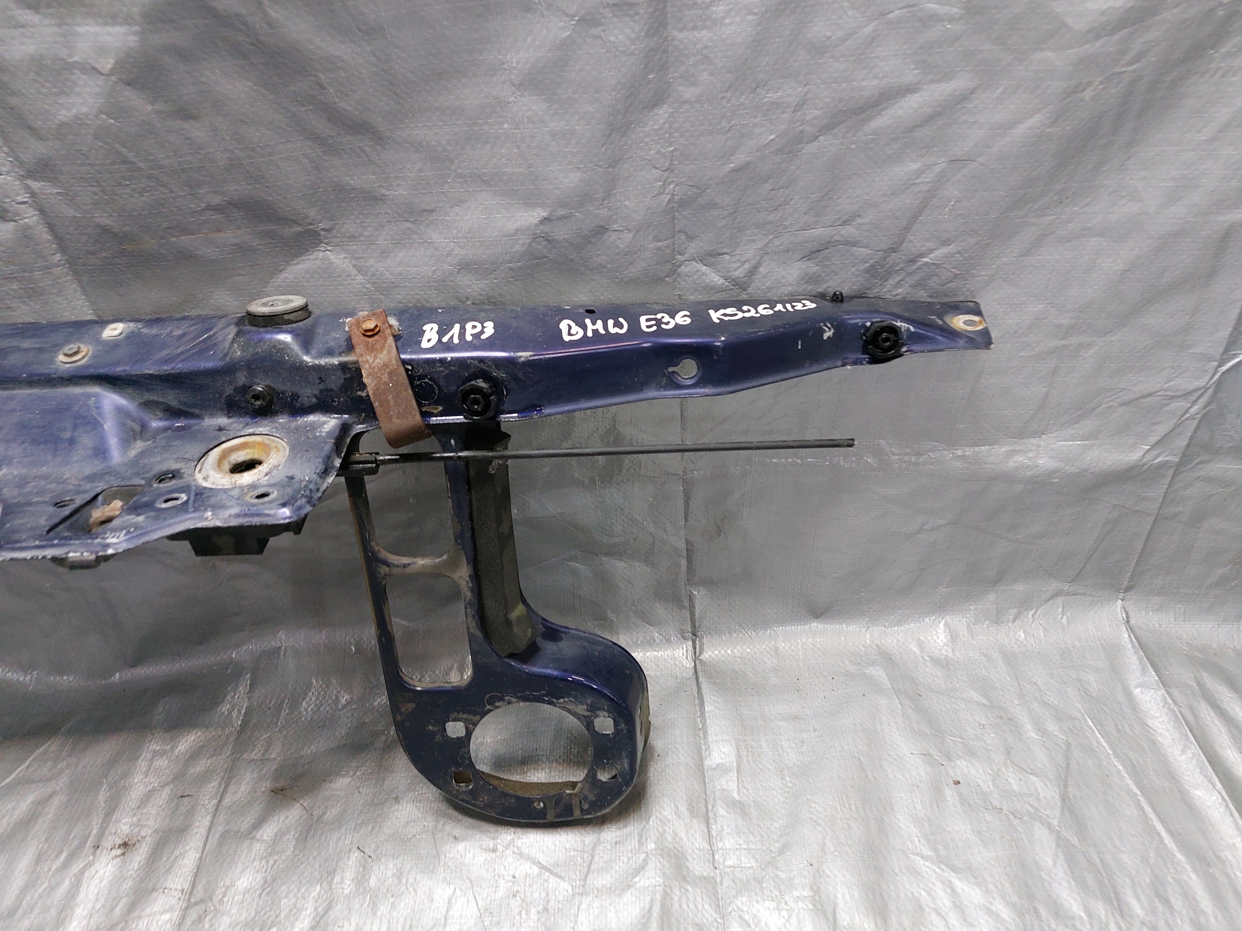 hütöfal erösített BMW E36