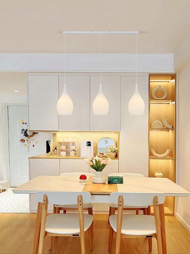 Závěsná lampa s jednoduchou konstrukcí pro klasické styly interiérů Blanco, bílá