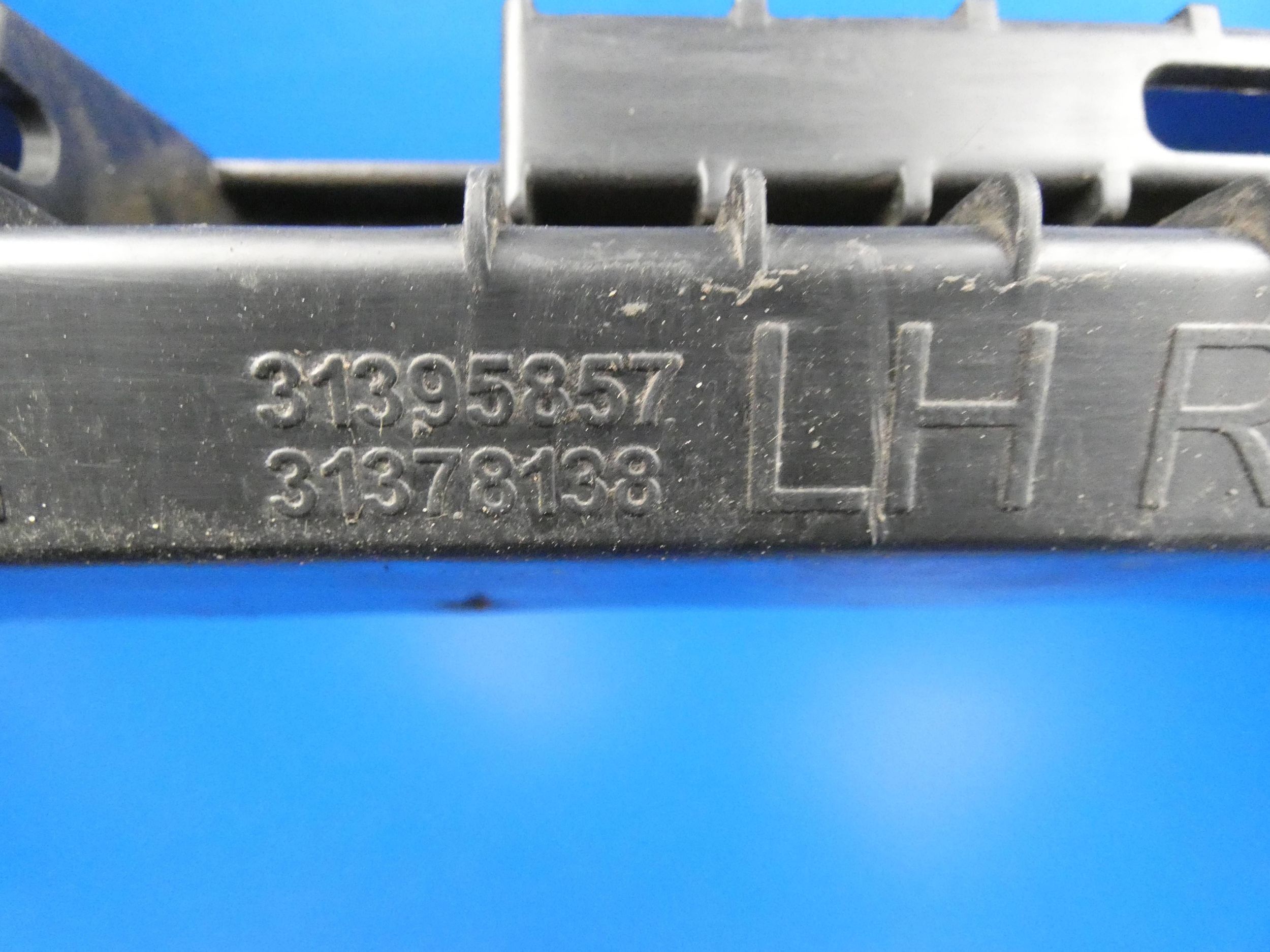 VOLVO XC90 II support holder mouldings PROGOWEJ left rear part