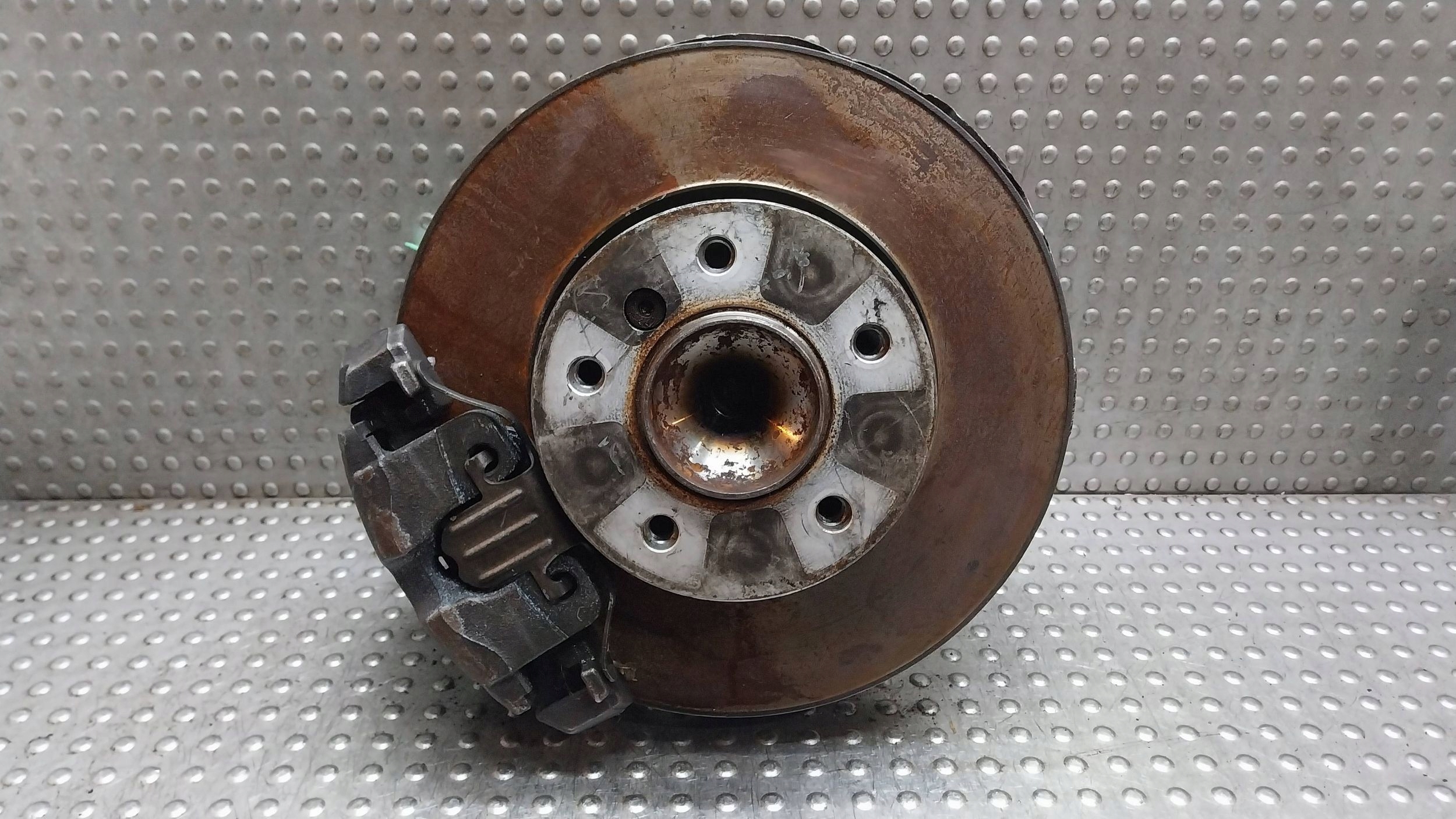 swing of the pivot caliper right front 6764444 BMW E90 E91 E92 E93 E81 E82 E87